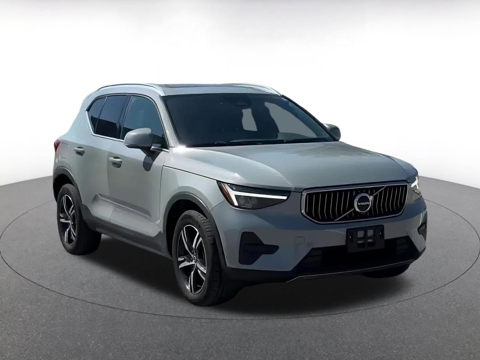 Thumbnail: 2024 Volvo XC40 - 3