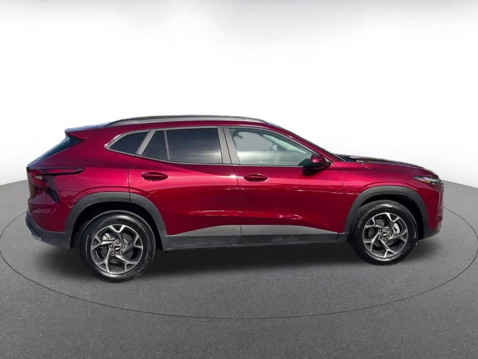 Thumbnail: 2025 Chevrolet Trax - 16