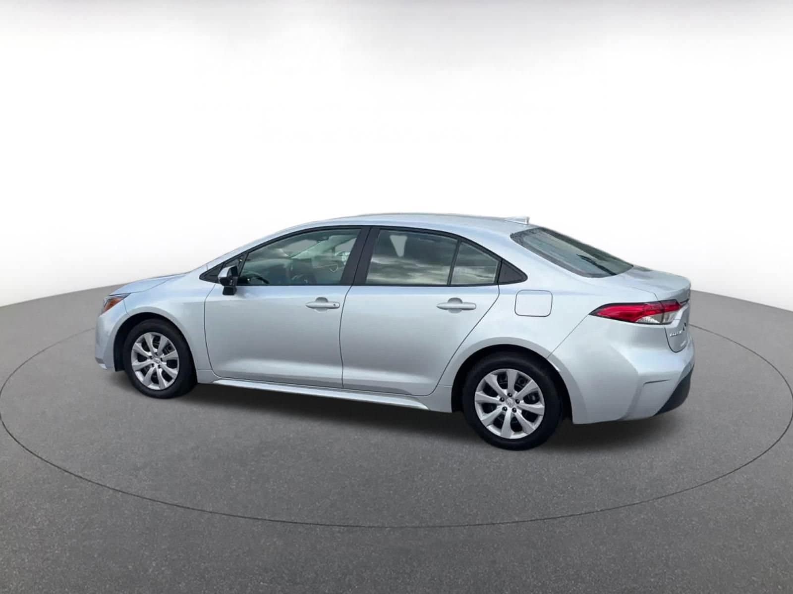 Thumbnail: 2023 Toyota Corolla - 10