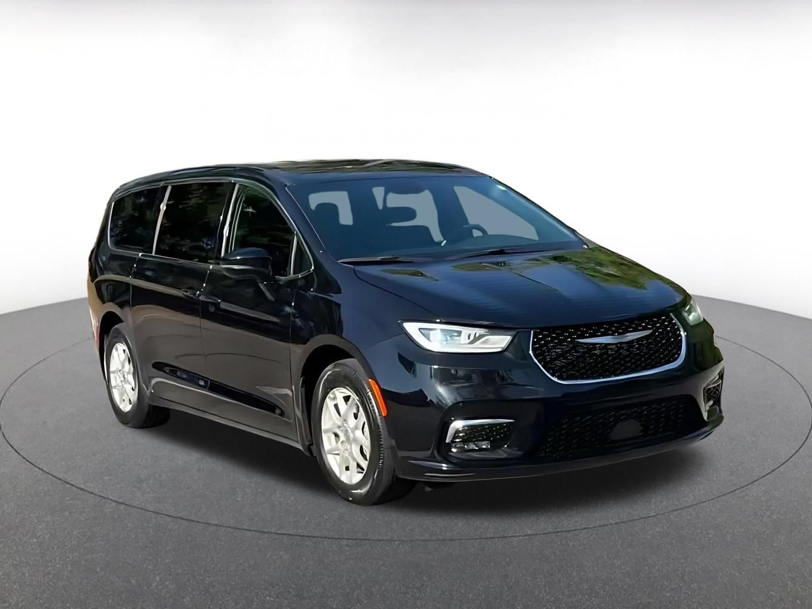 Thumbnail: 2025 Chrysler Pacifica - 3