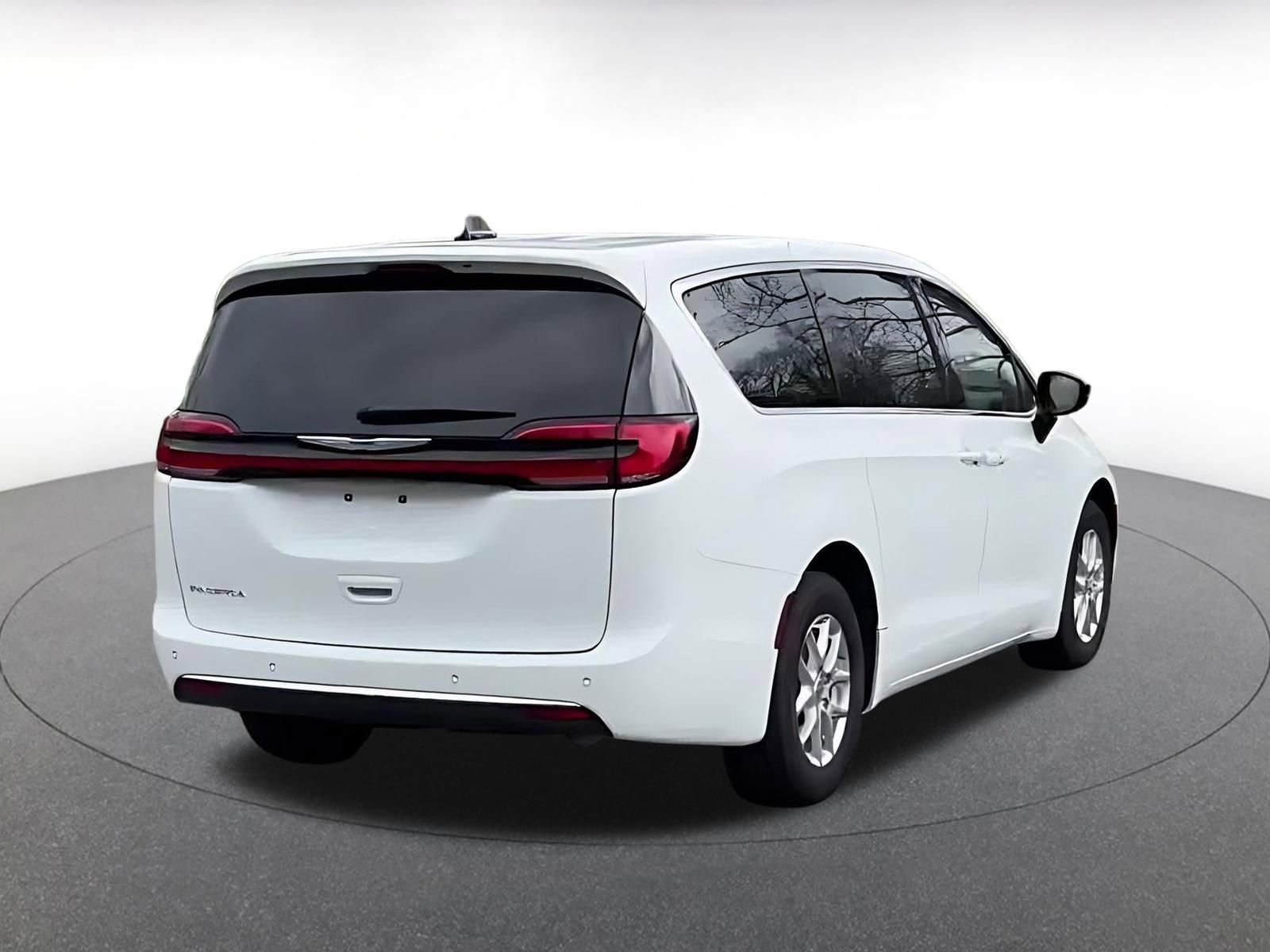 Thumbnail: 2025 Chrysler Pacifica - 14