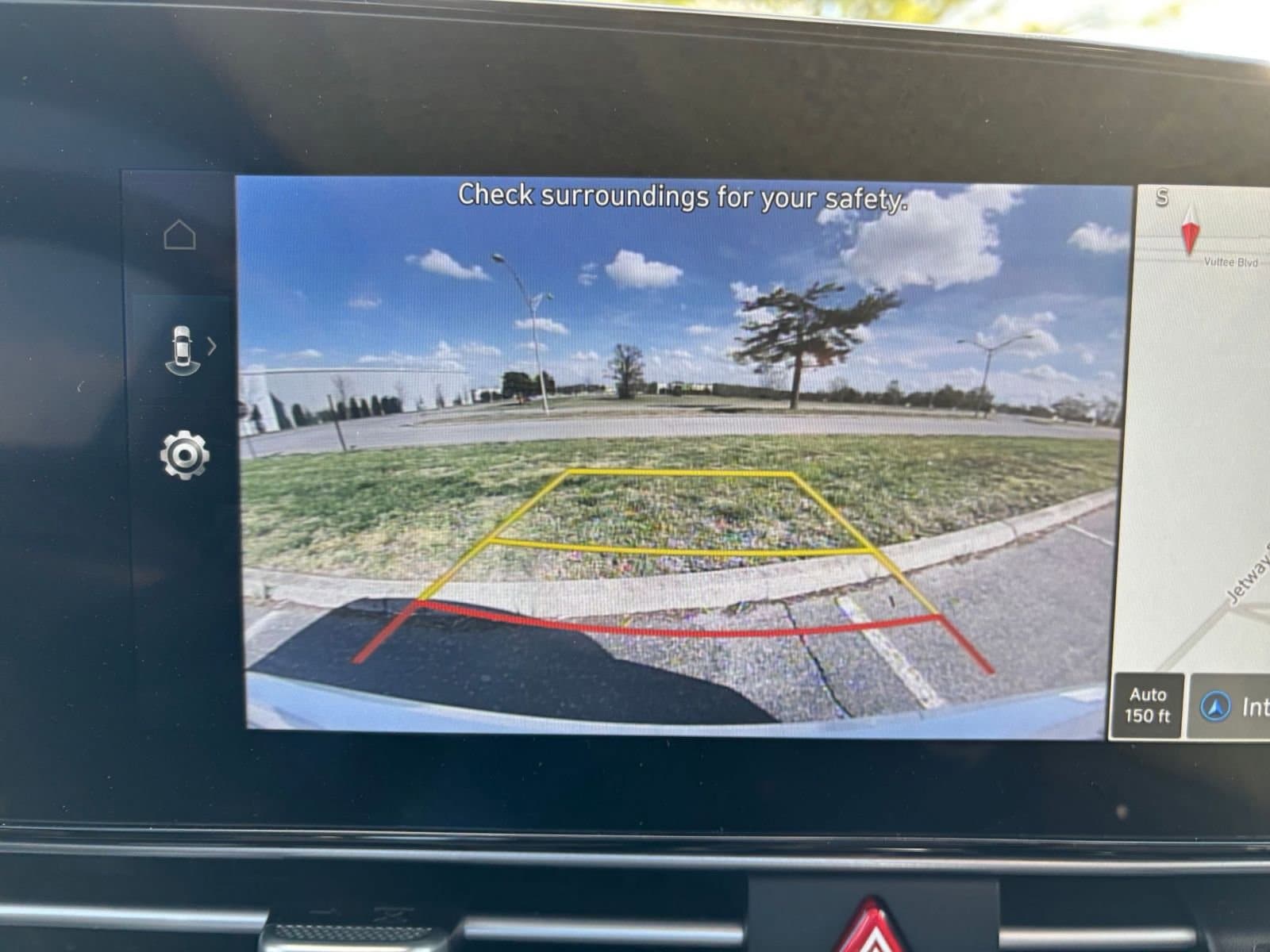 Thumbnail: 2025 Hyundai Elantra - 23