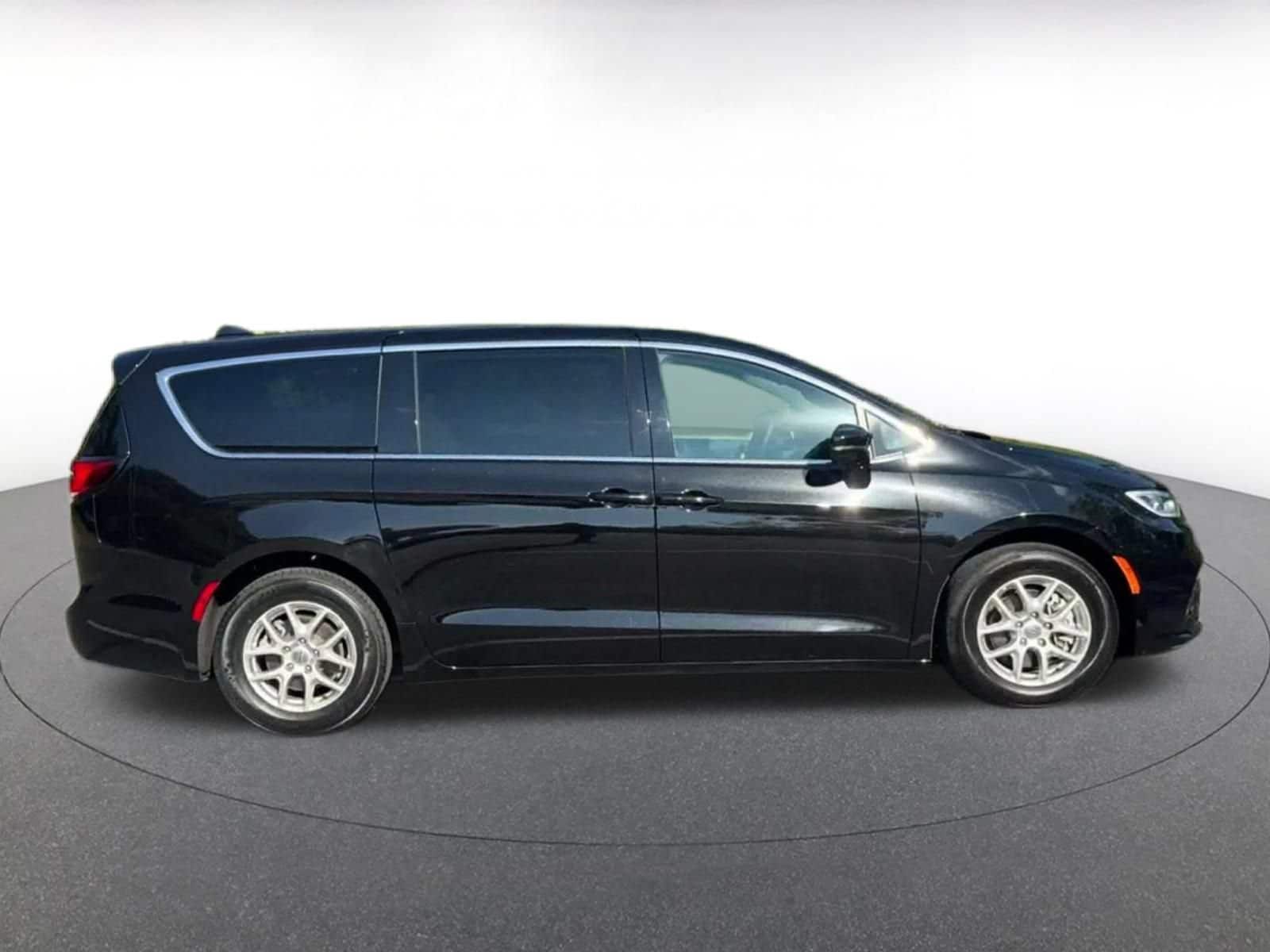 Thumbnail: 2025 Chrysler Pacifica - 15