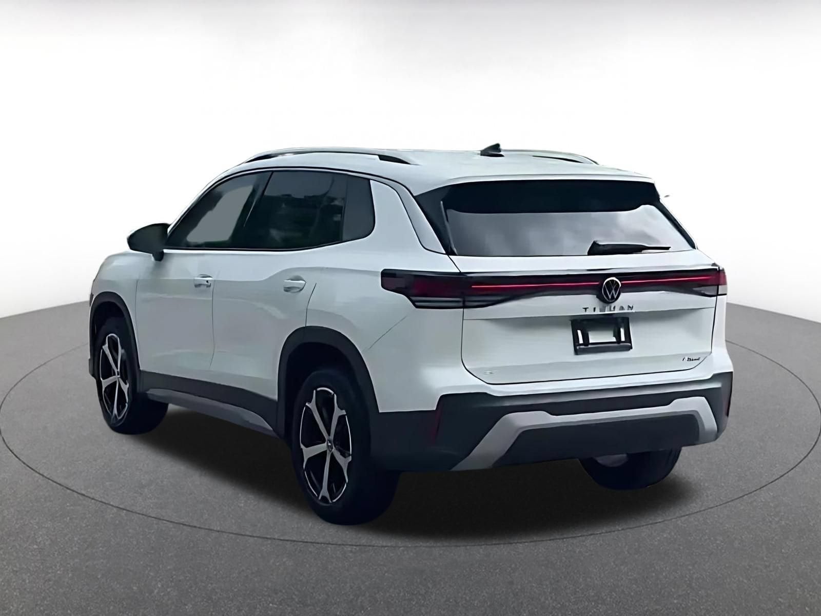 Thumbnail: 2026 Volkswagen Tiguan - 10