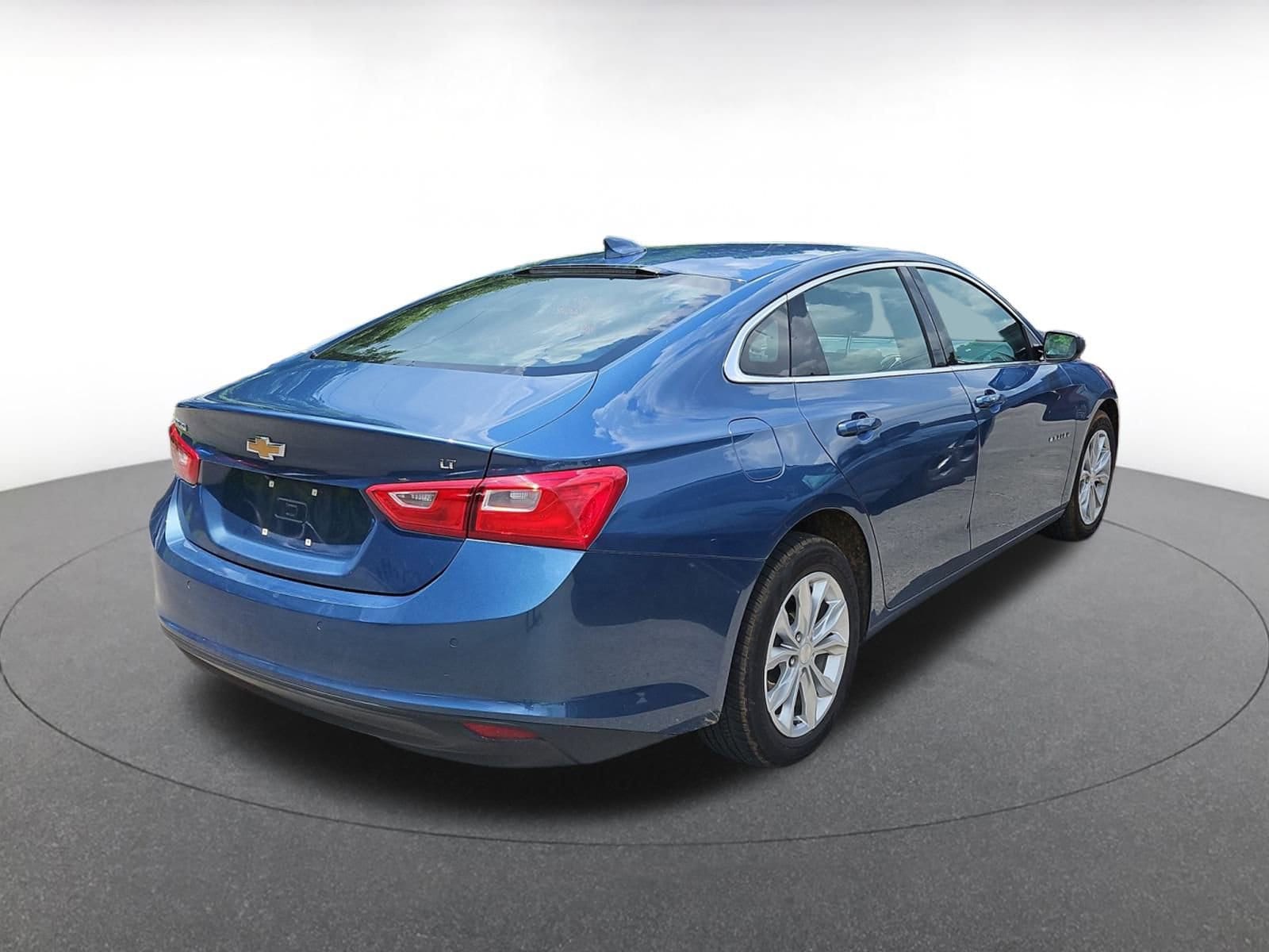Thumbnail: 2024 Chevrolet Malibu - 4