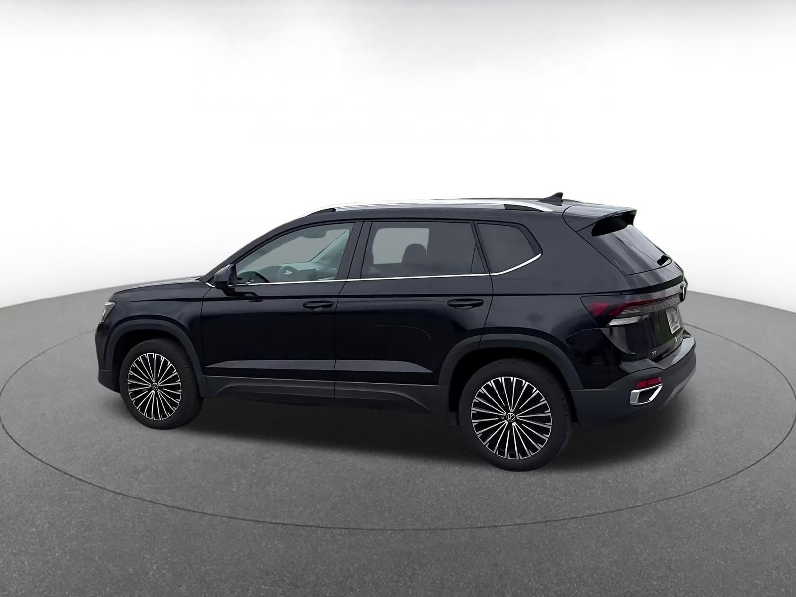 Thumbnail: 2025 Volkswagen Taos - 10