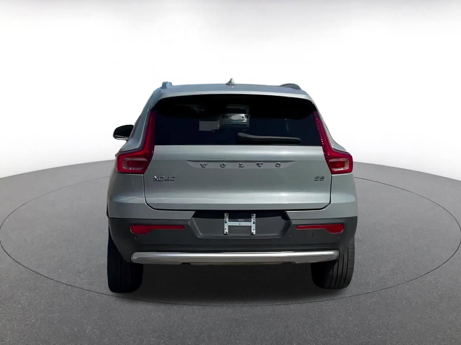 Thumbnail: 2024 Volvo XC40 - 12