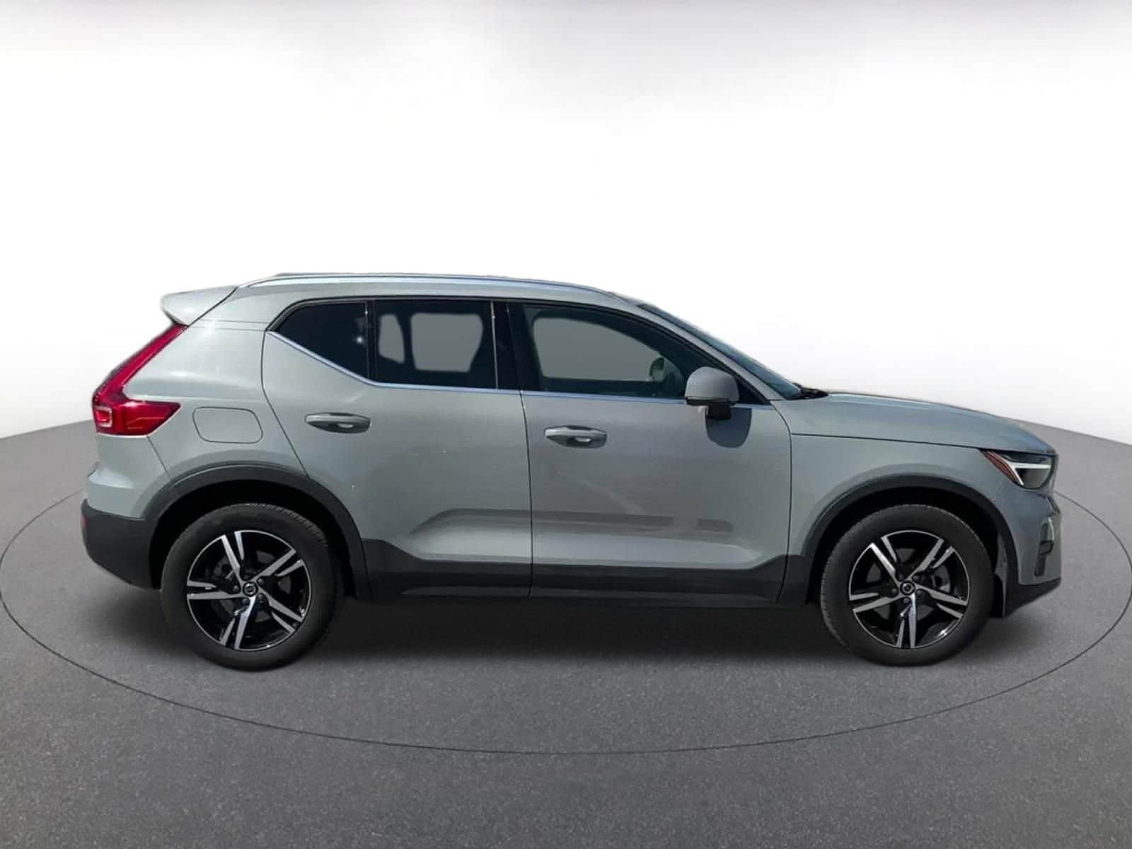 Thumbnail: 2024 Volvo XC40 - 16