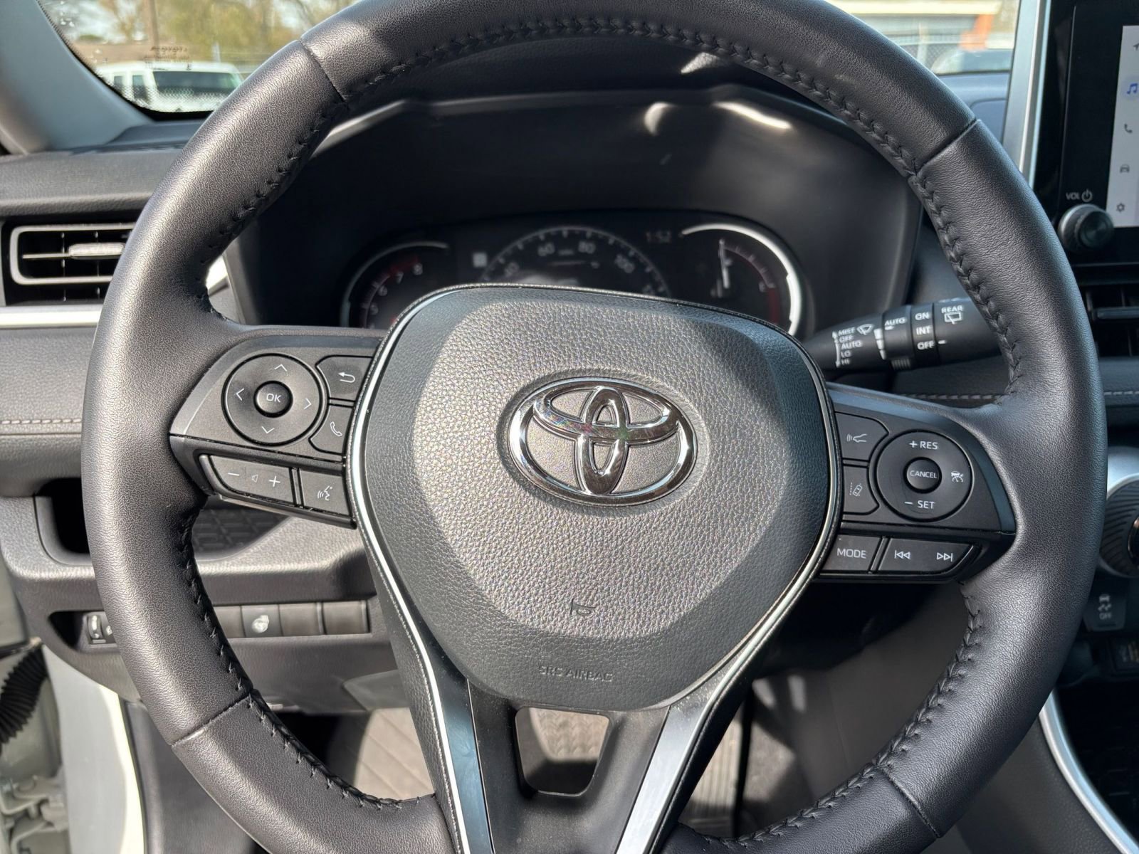 Thumbnail: 2025 Toyota RAV4 - 28