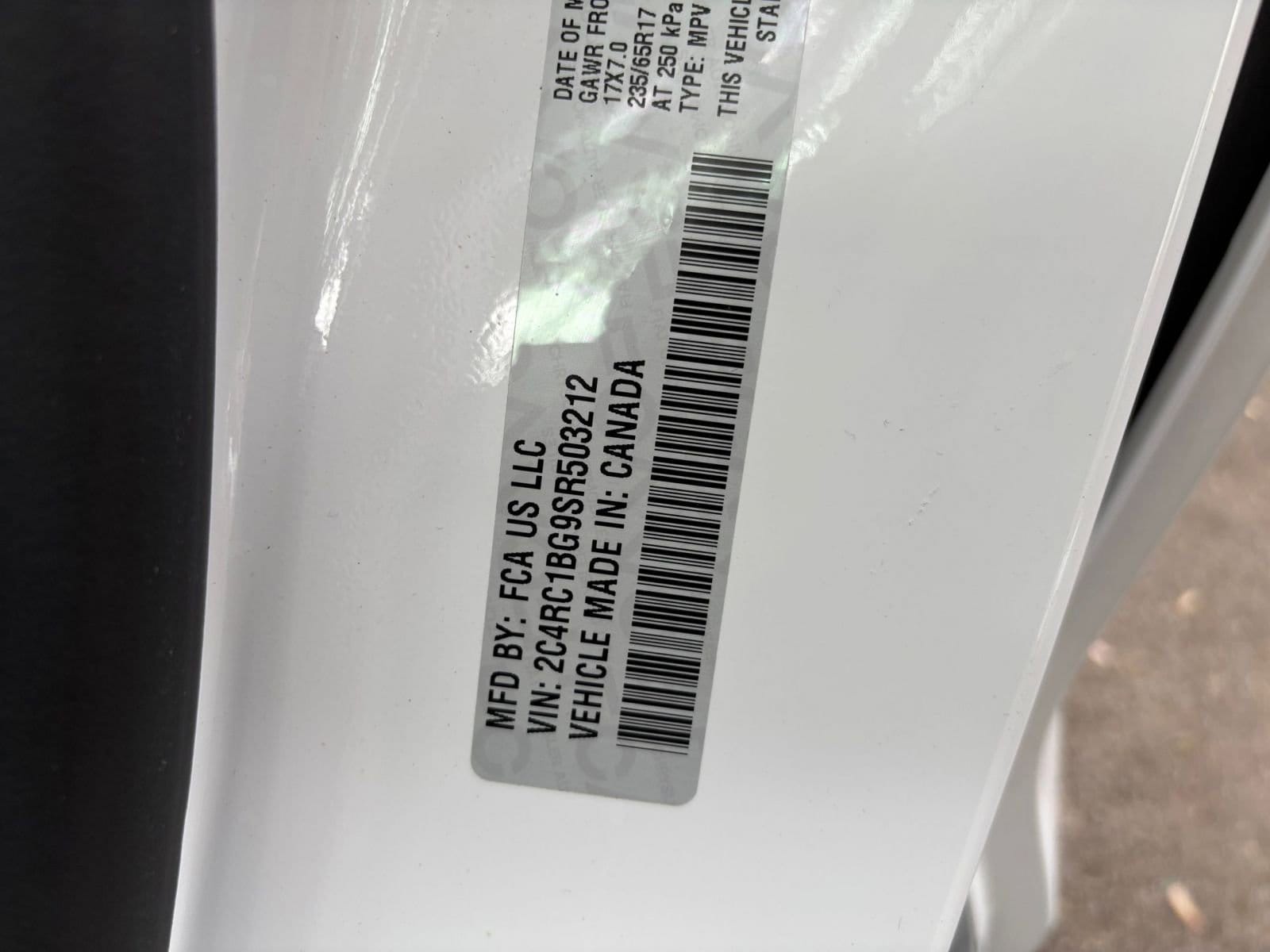 Thumbnail: 2025 Chrysler Pacifica - 32