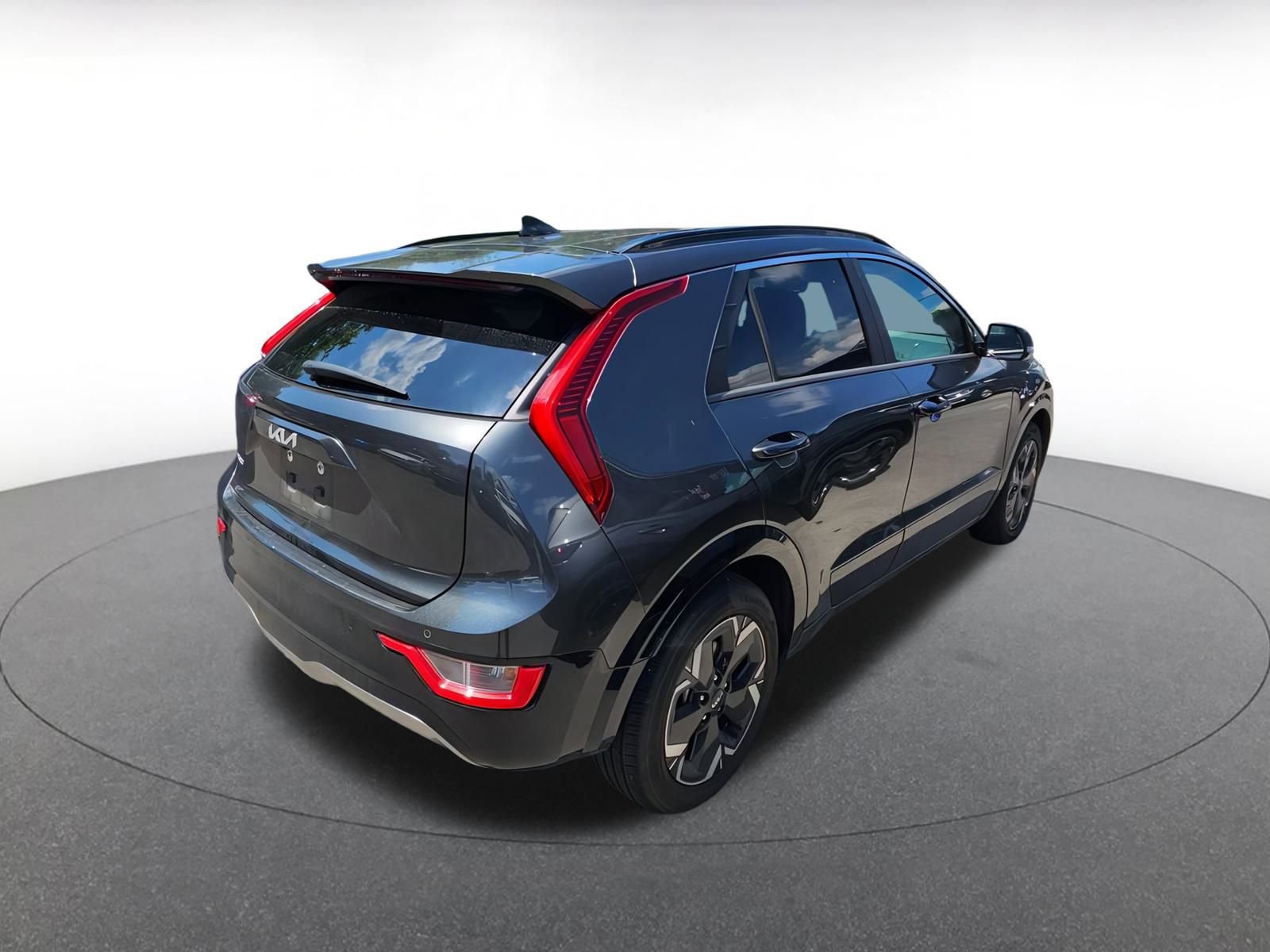 Thumbnail: 2023 Kia Niro - 4