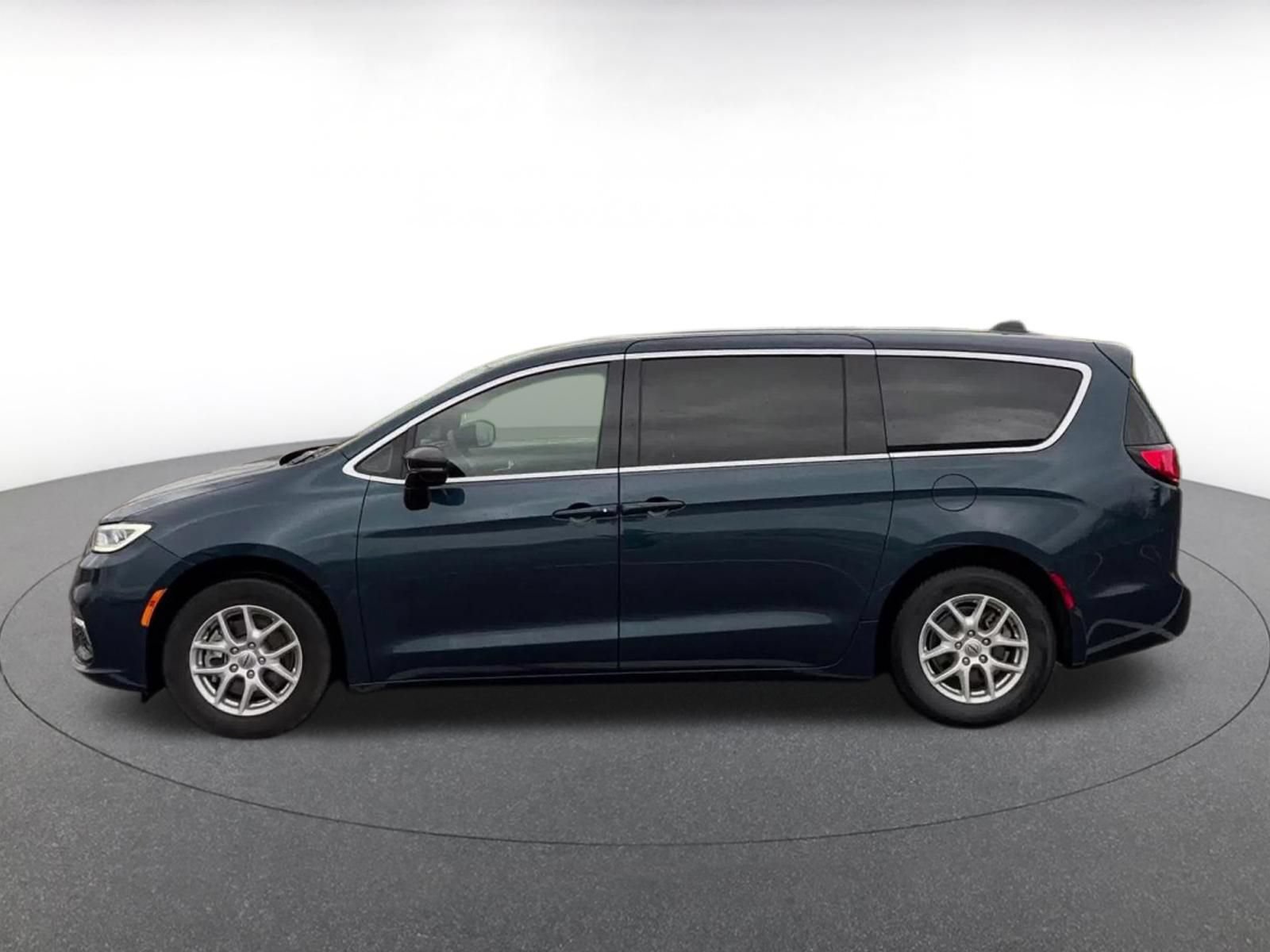 Thumbnail: 2025 Chrysler Pacifica - 9