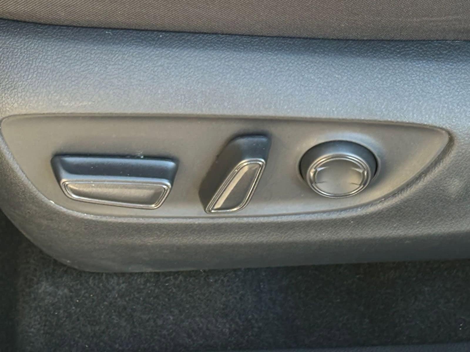 Thumbnail: 2025 Toyota RAV4 - 24