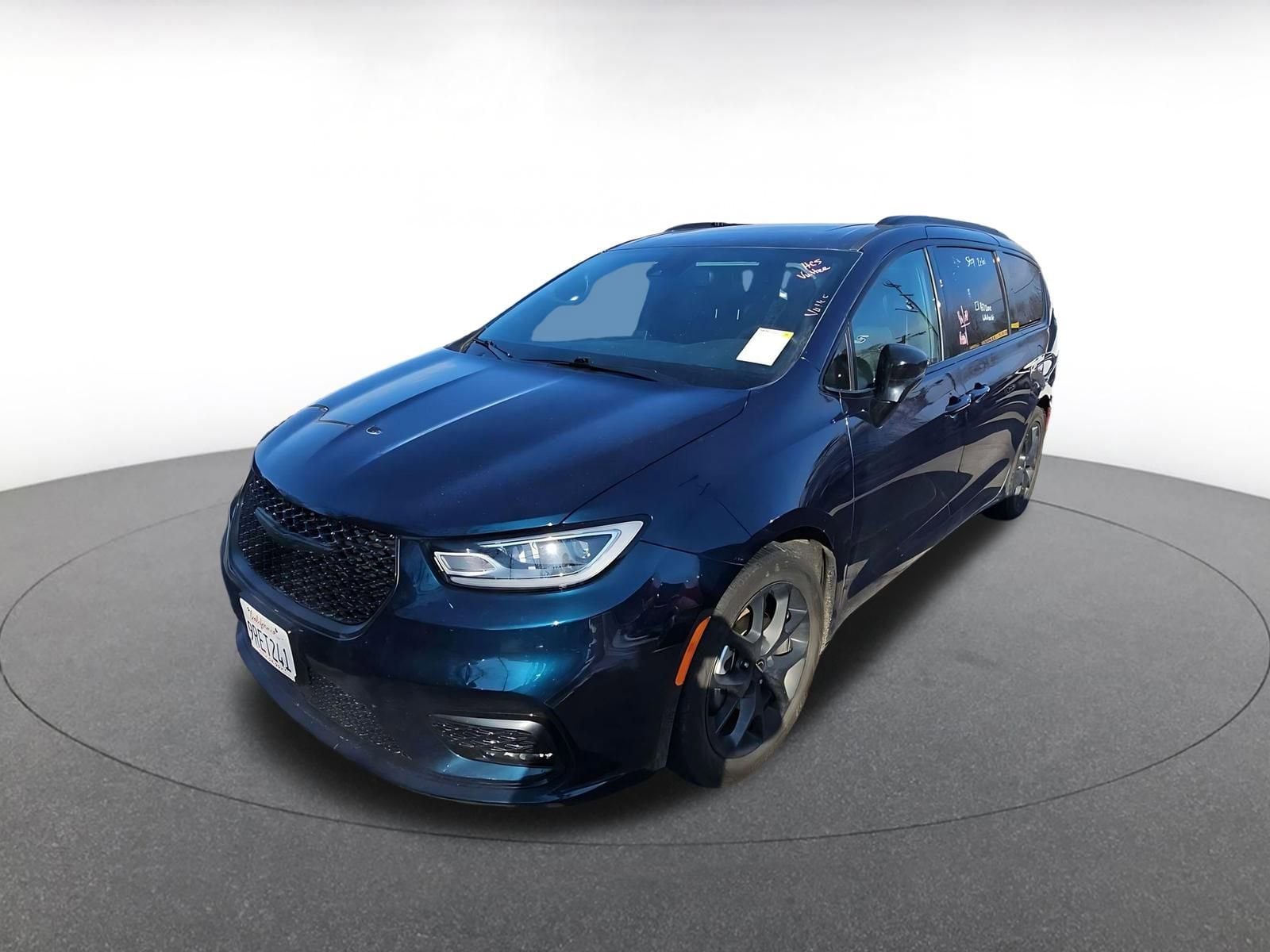 Thumbnail: 2025 Chrysler Pacifica - 3