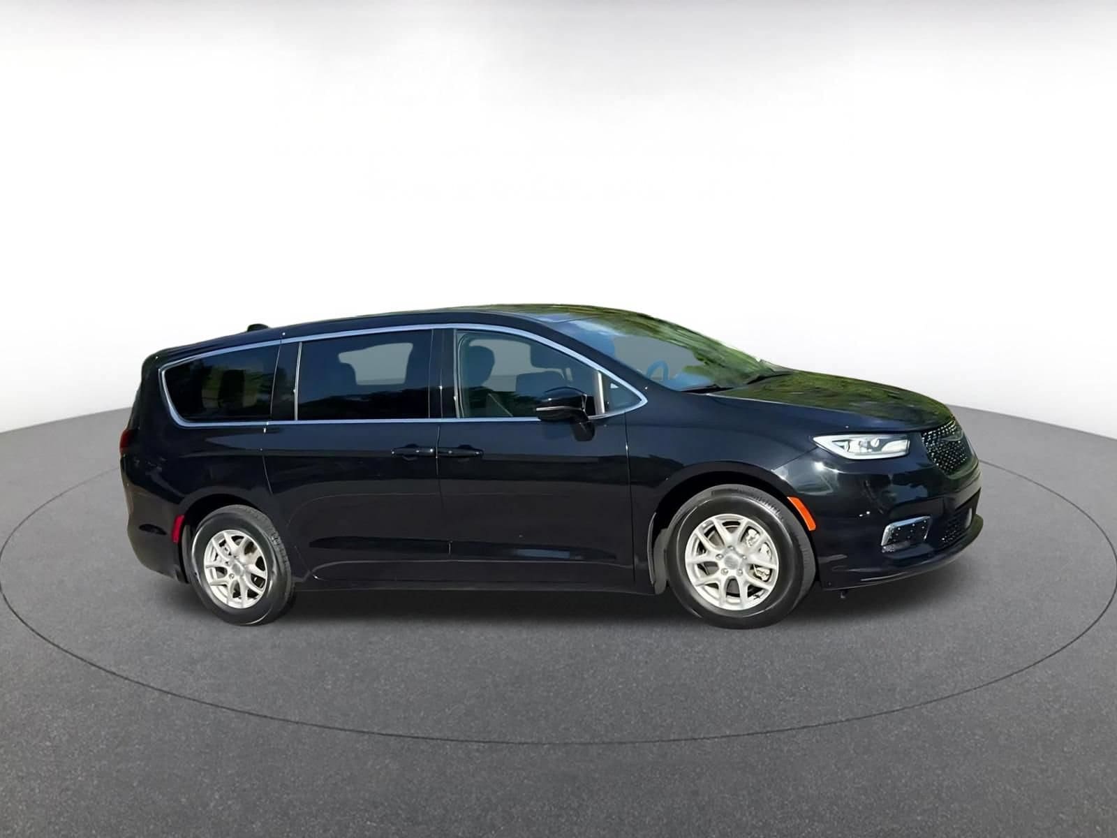 Thumbnail: 2025 Chrysler Pacifica - 2