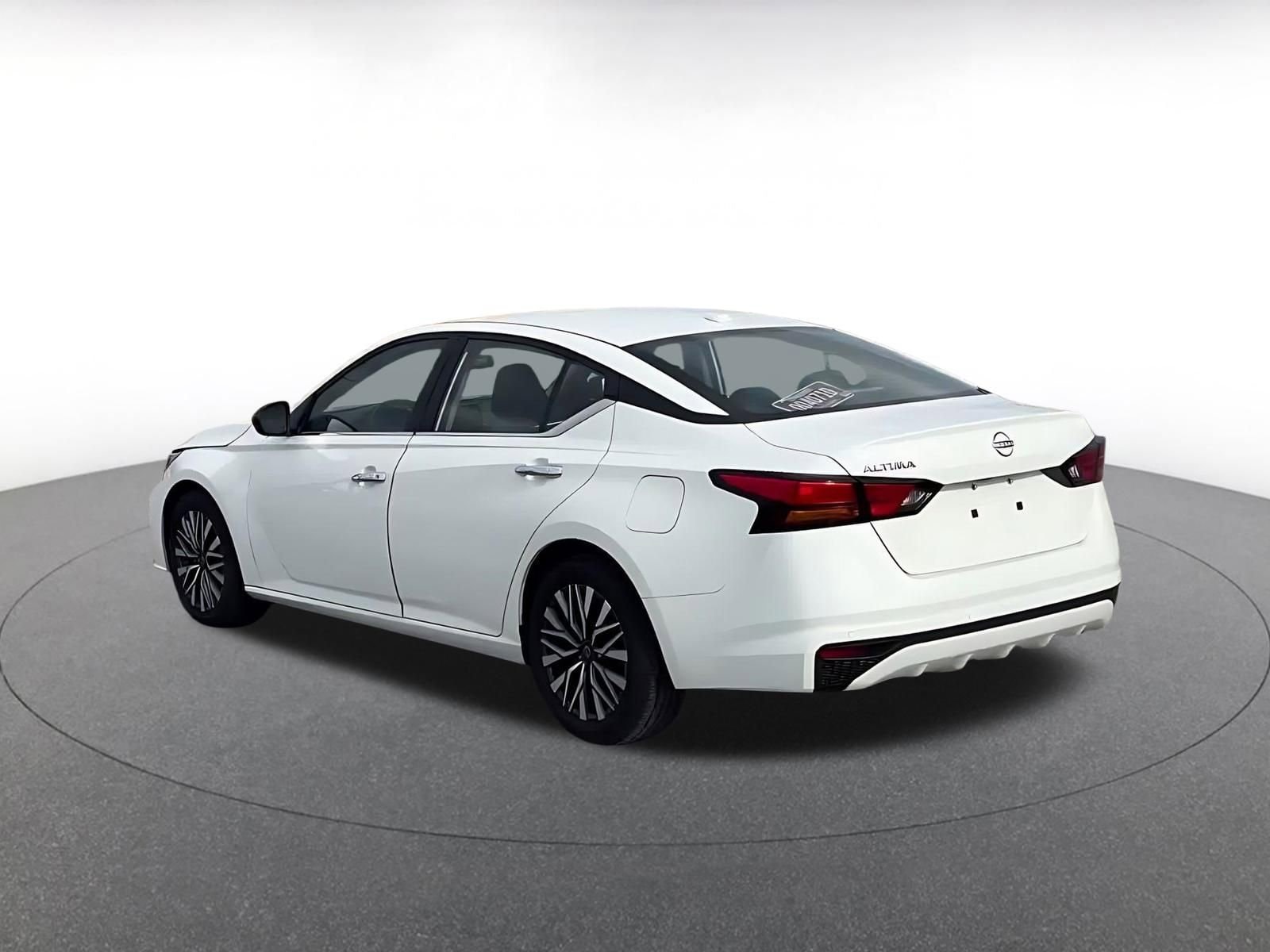 Thumbnail: 2025 Nissan Altima - 10