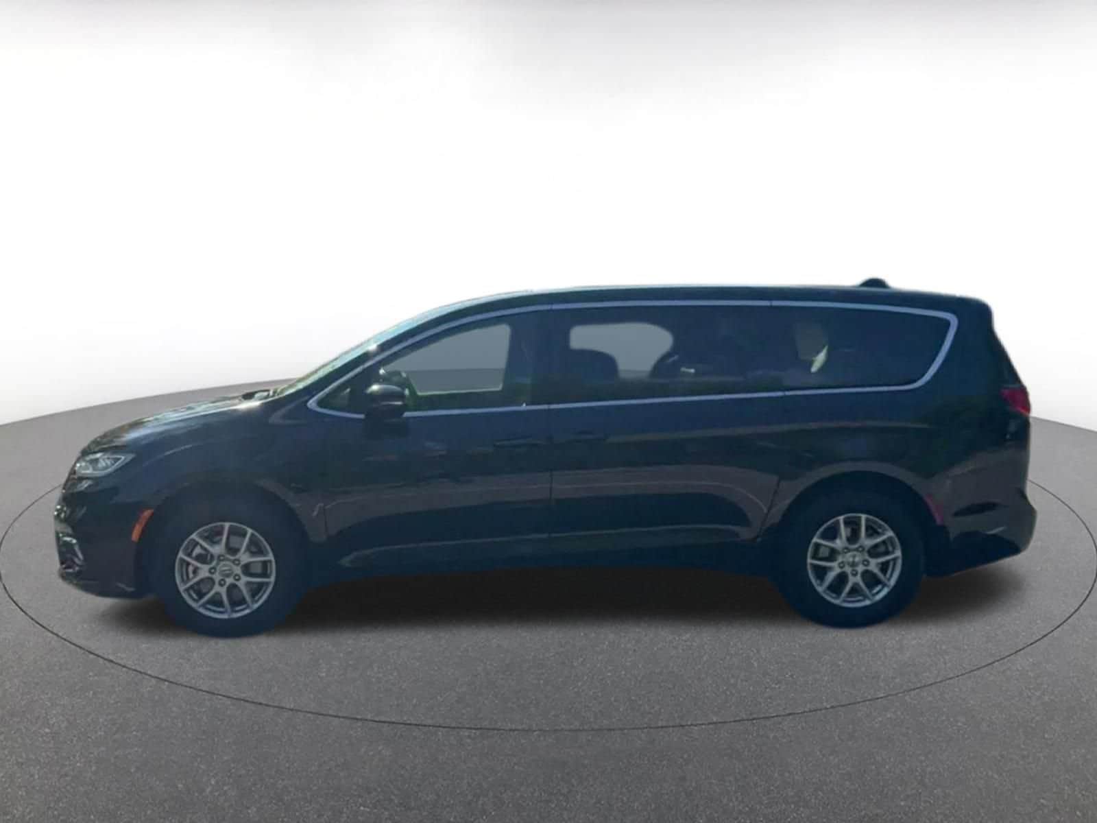 Thumbnail: 2025 Chrysler Pacifica - 8