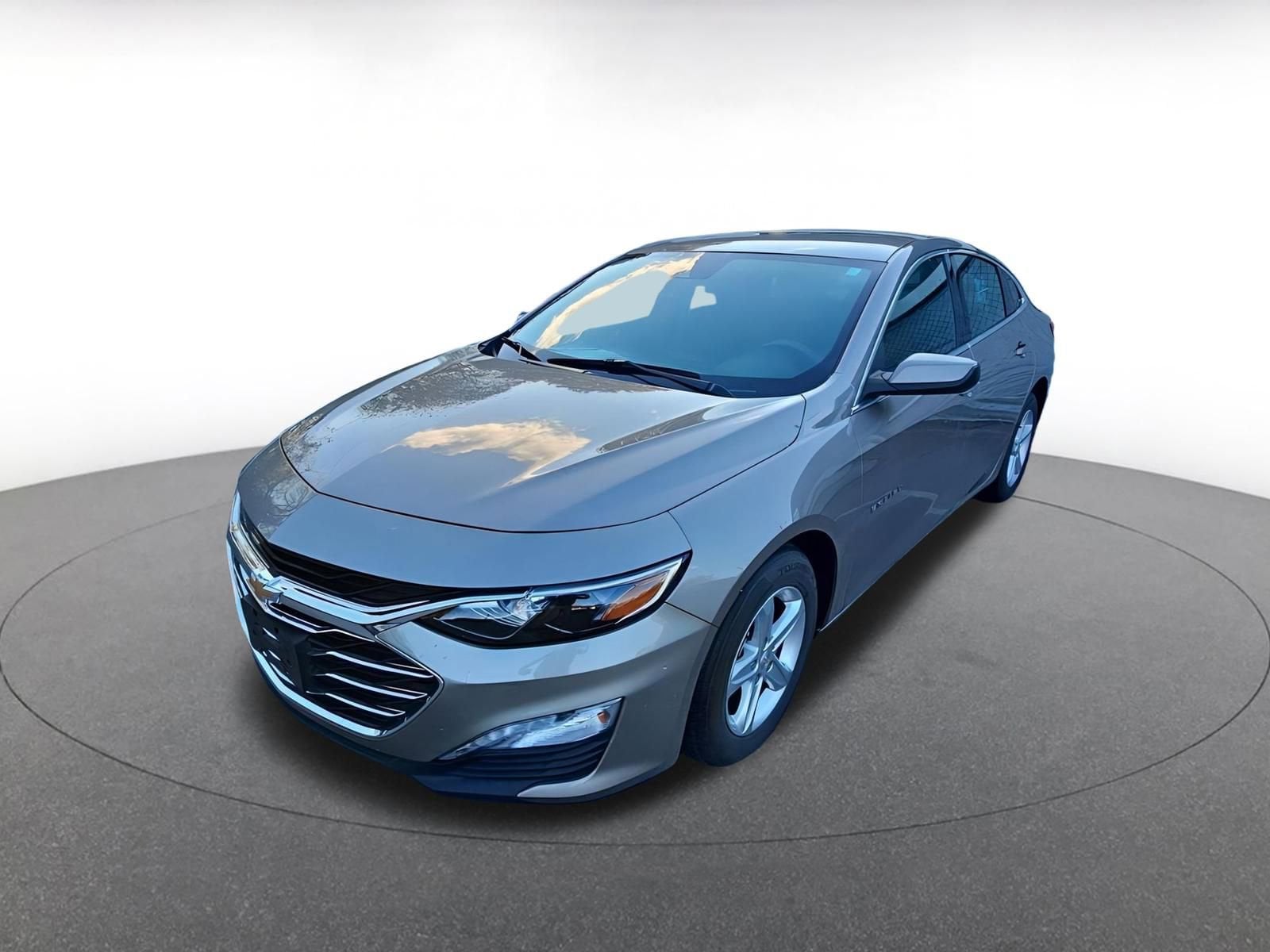 Thumbnail: 2024 Chevrolet Malibu - 3