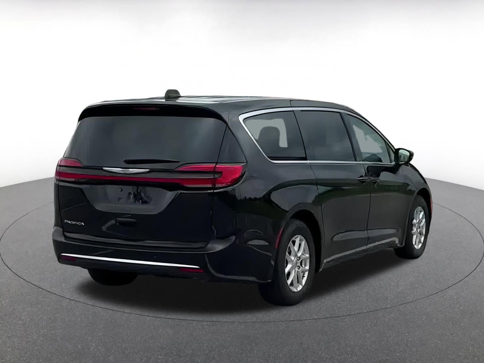 Thumbnail: 2024 Chrysler Pacifica - 13