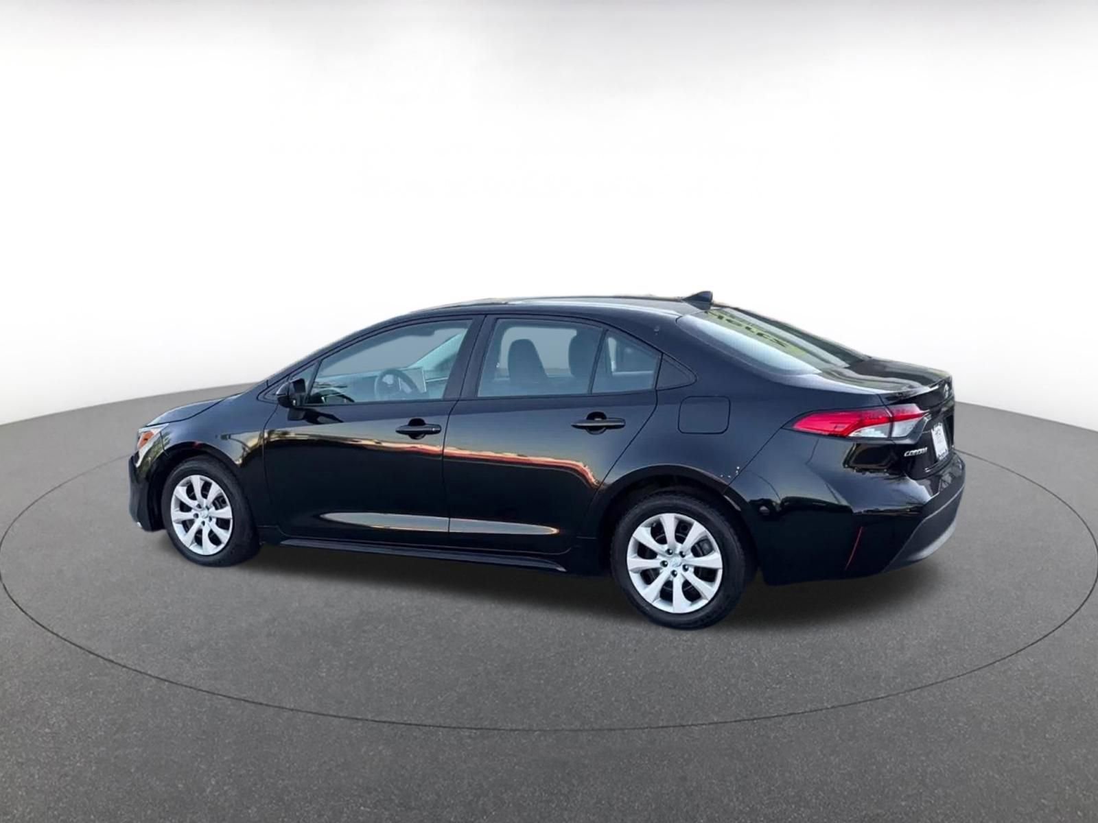 Thumbnail: 2023 Toyota Corolla - 10