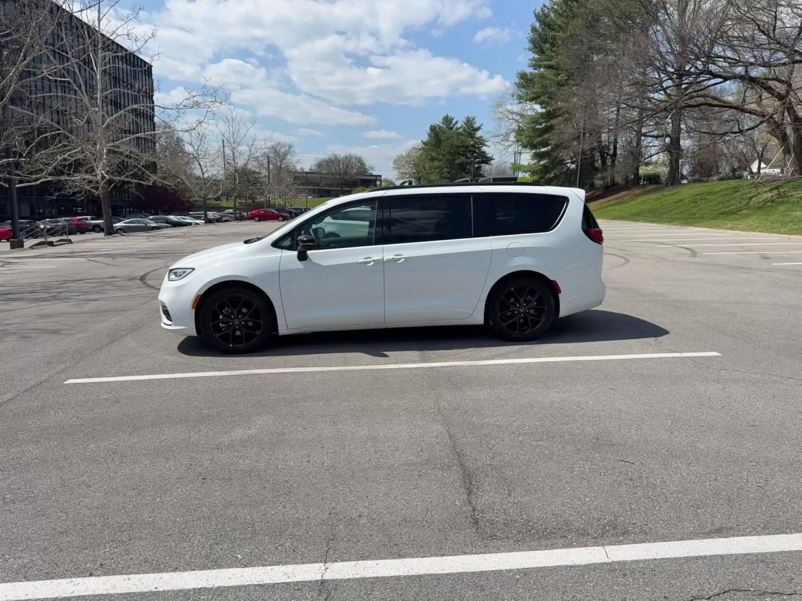 Thumbnail: 2025 Chrysler Pacifica - 16