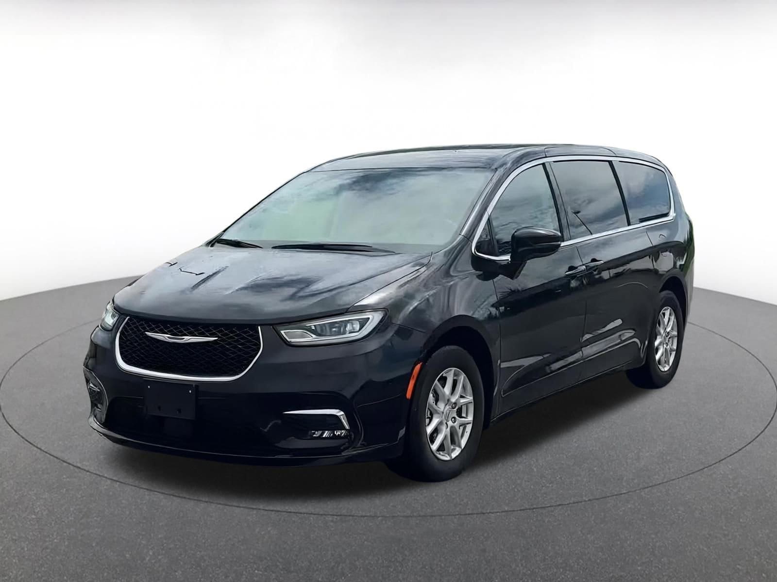 Thumbnail: 2024 Chrysler Pacifica - 7