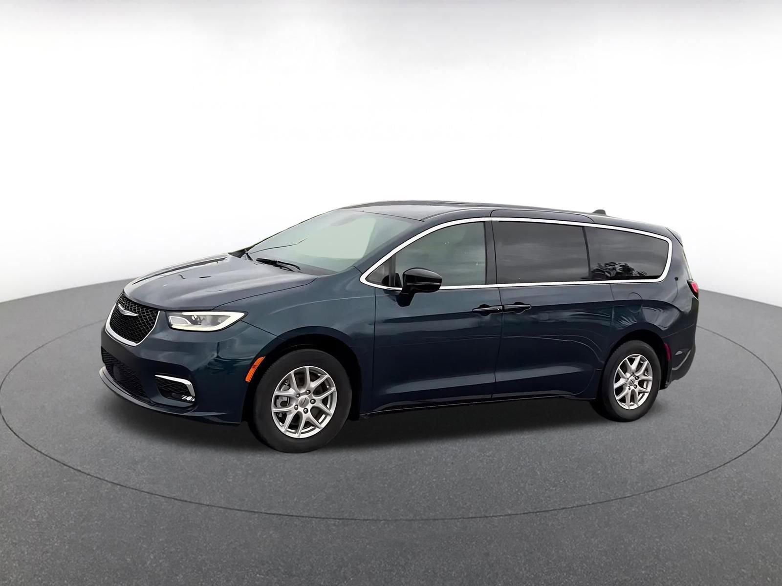 Thumbnail: 2025 Chrysler Pacifica - 8