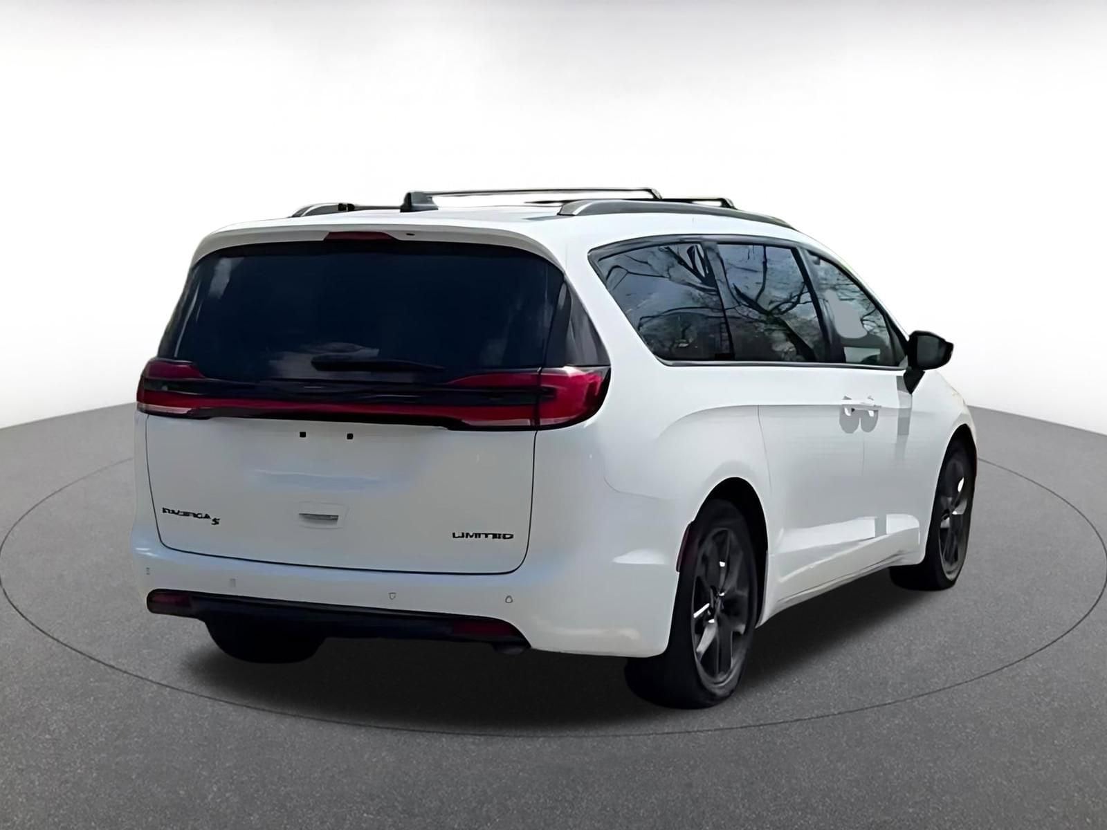 Thumbnail: 2025 Chrysler Pacifica - 12