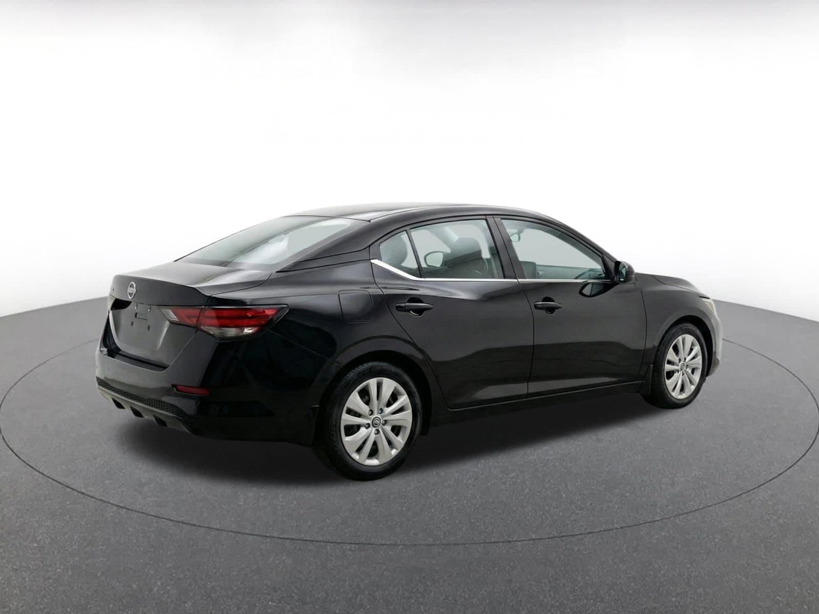 Thumbnail: 2025 Nissan Sentra - 10