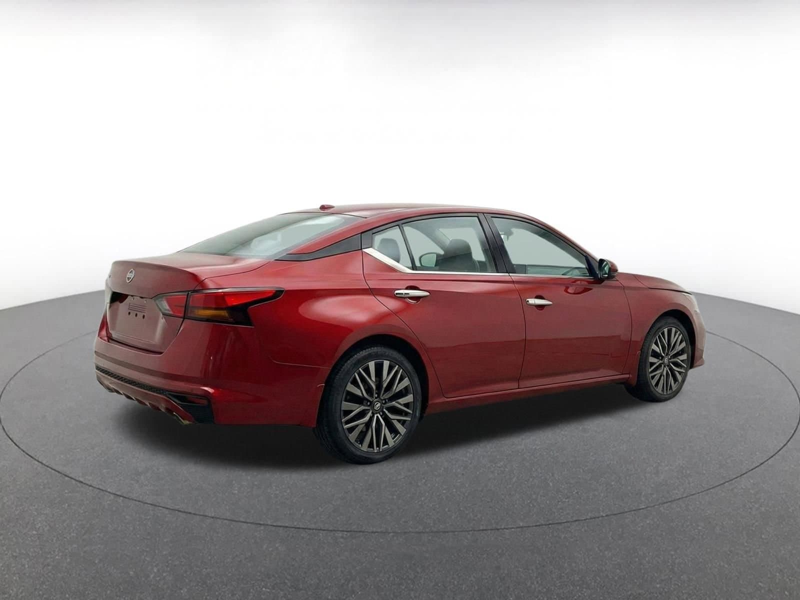 Thumbnail: 2025 Nissan Altima - 9