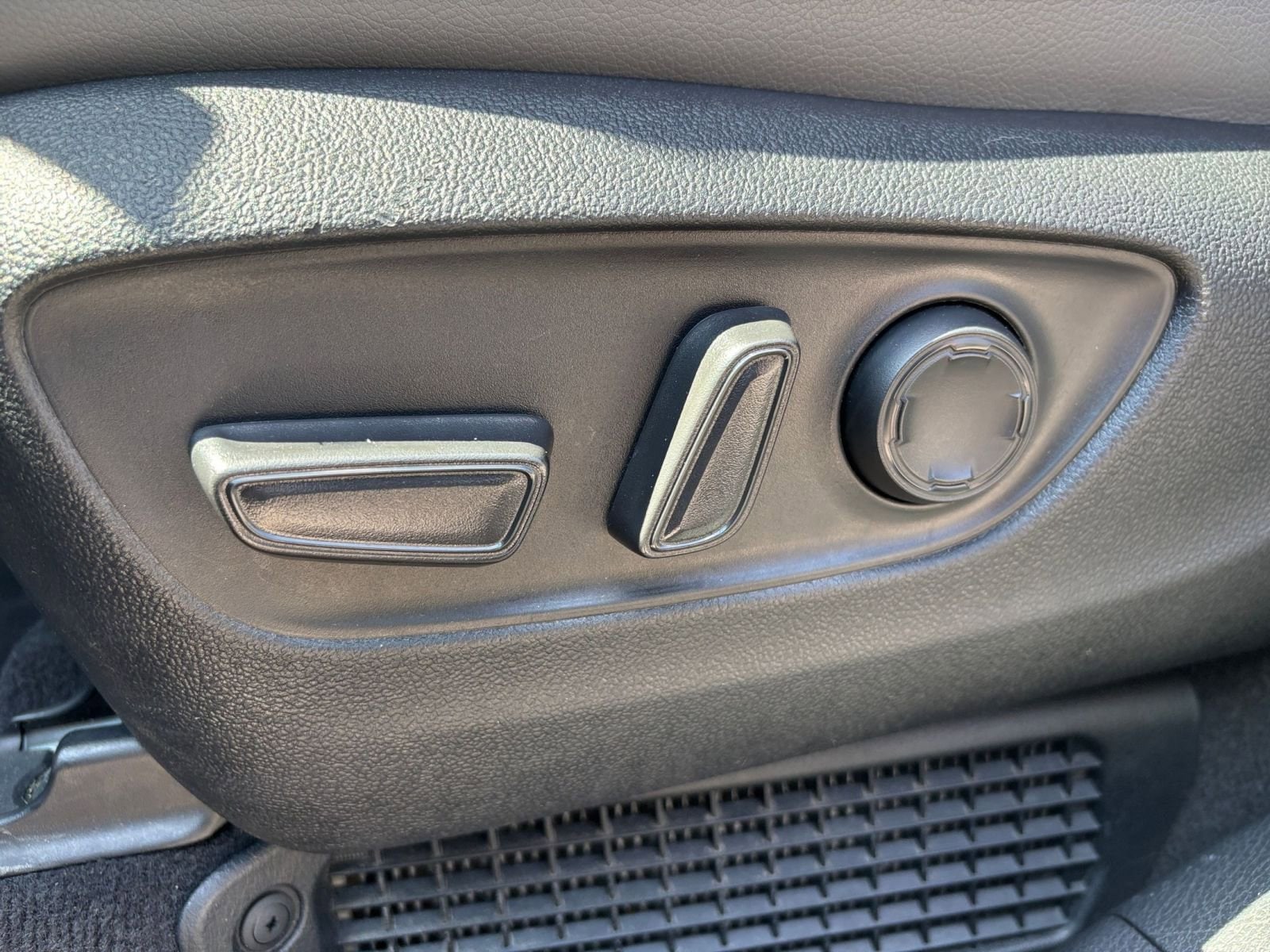 Thumbnail: 2025 Toyota Sienna - 23