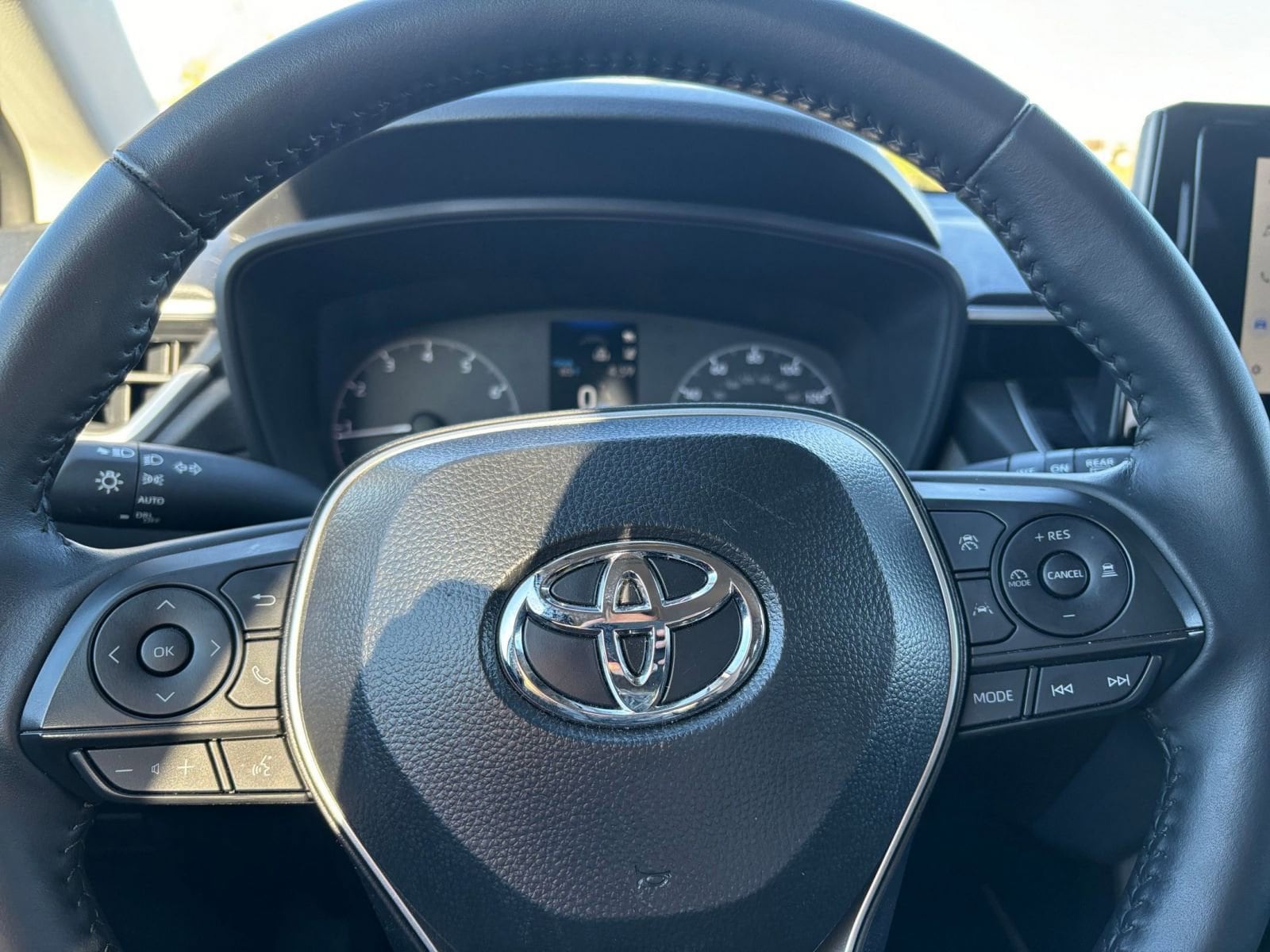 Thumbnail: 2025 Toyota Corolla Cross - 27