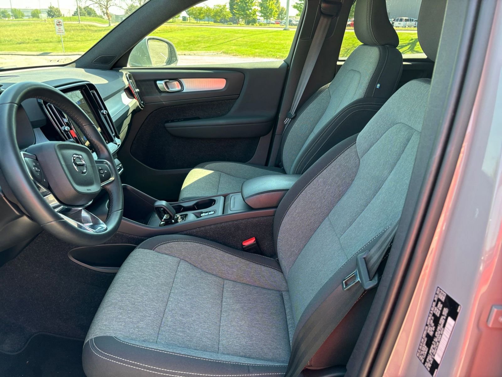 Thumbnail: 2024 Volvo XC40 - 27