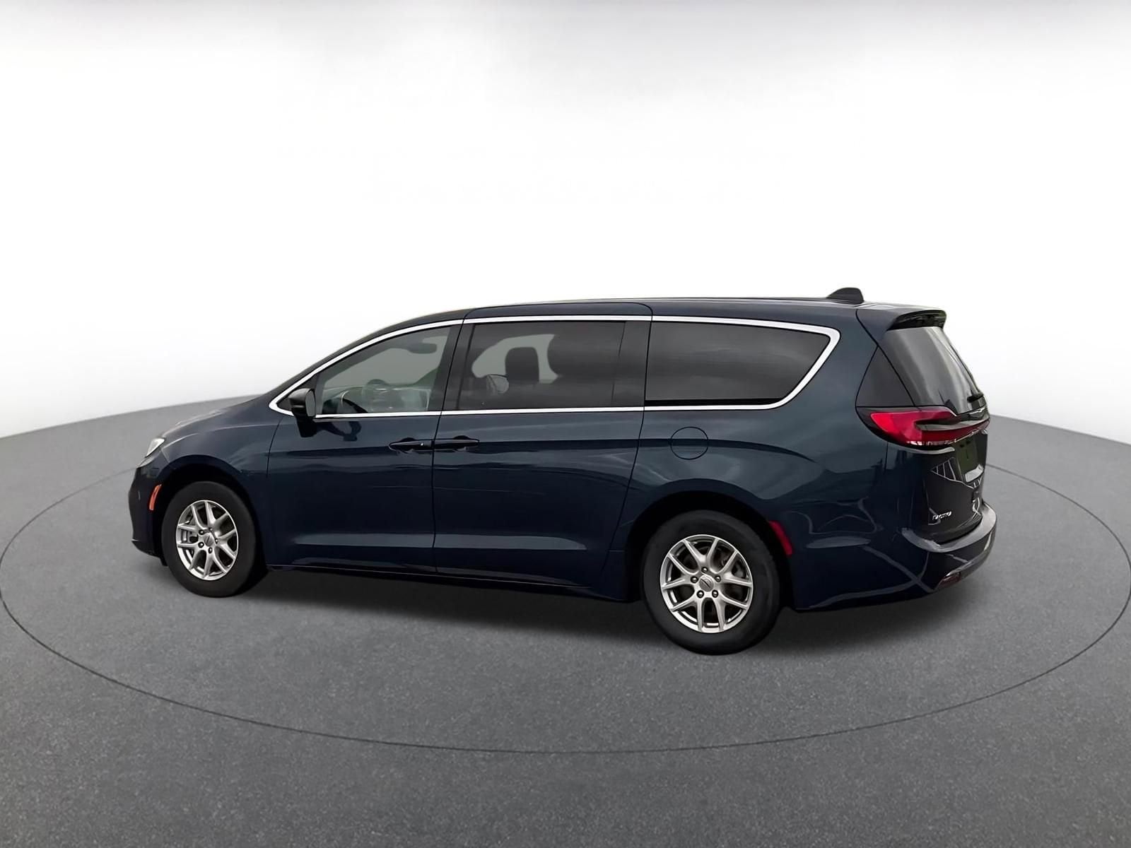 Thumbnail: 2025 Chrysler Pacifica - 10