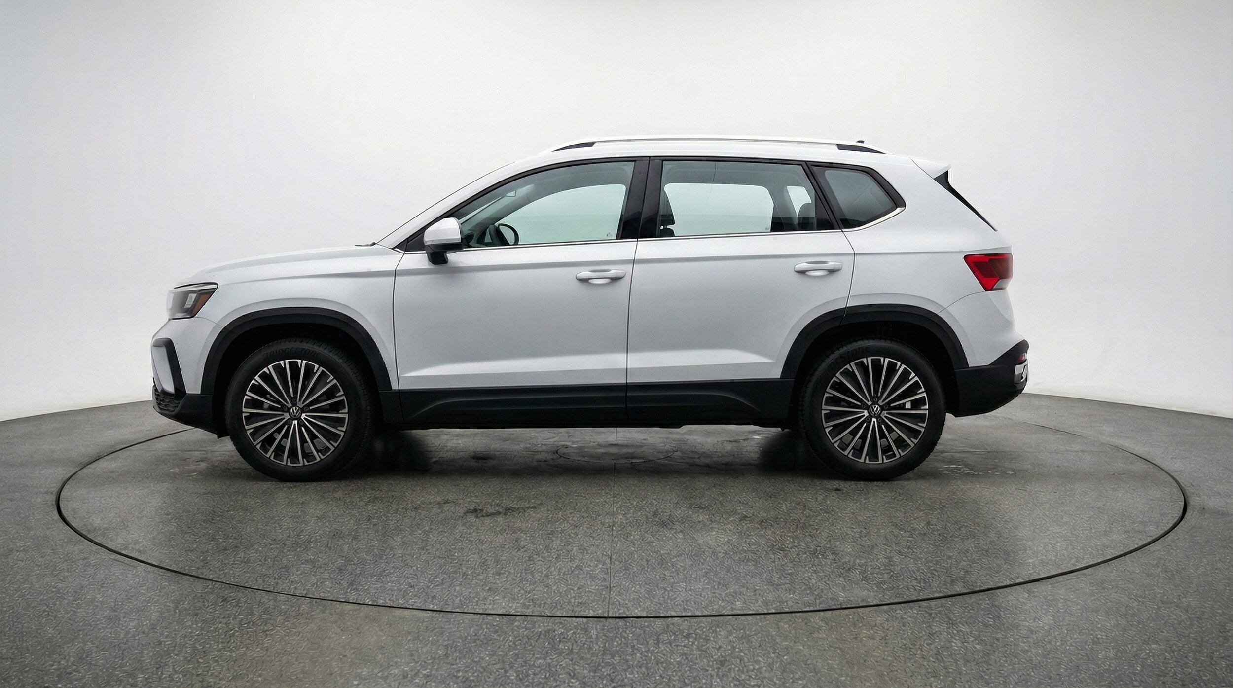 Thumbnail: 2025 Volkswagen Taos - 4