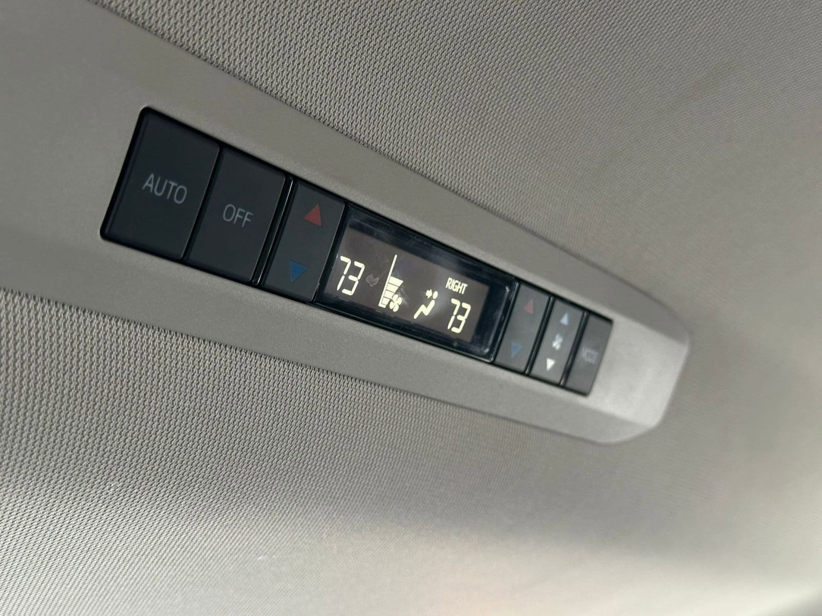 Thumbnail: 2024 Toyota Sienna - 27