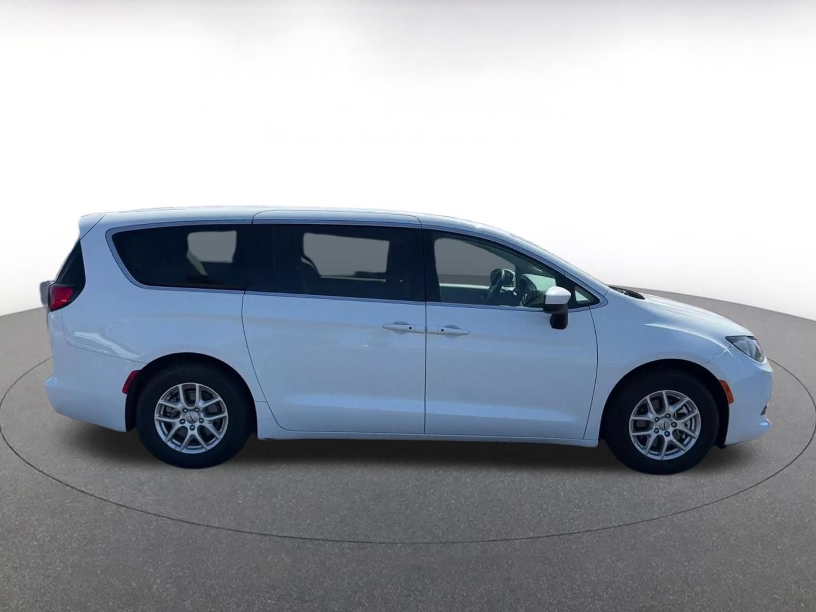 Thumbnail: 2023 Chrysler Voyager - 13