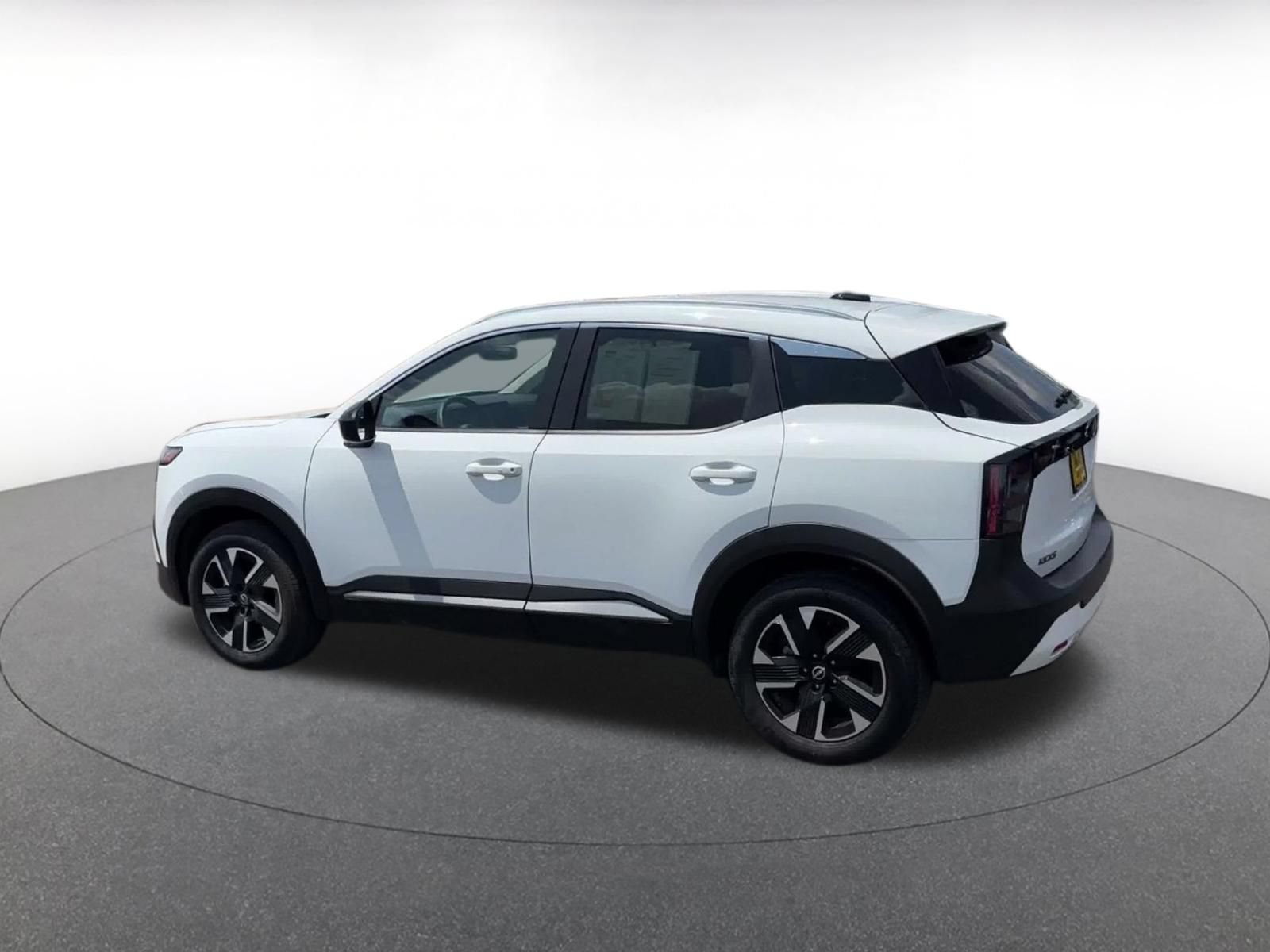 Thumbnail: 2026 Nissan Kicks - 8