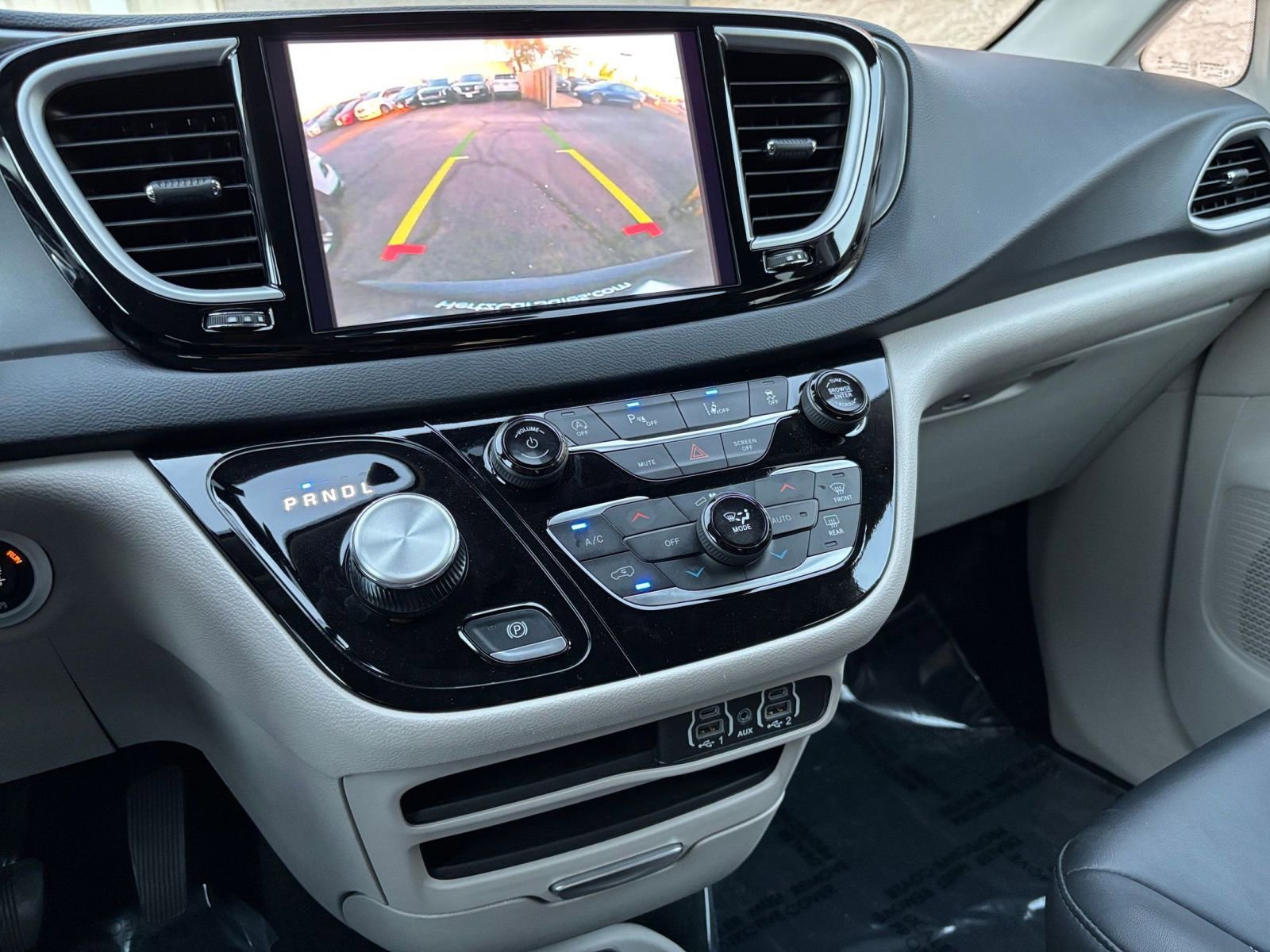 Thumbnail: 2024 Chrysler Pacifica - 17