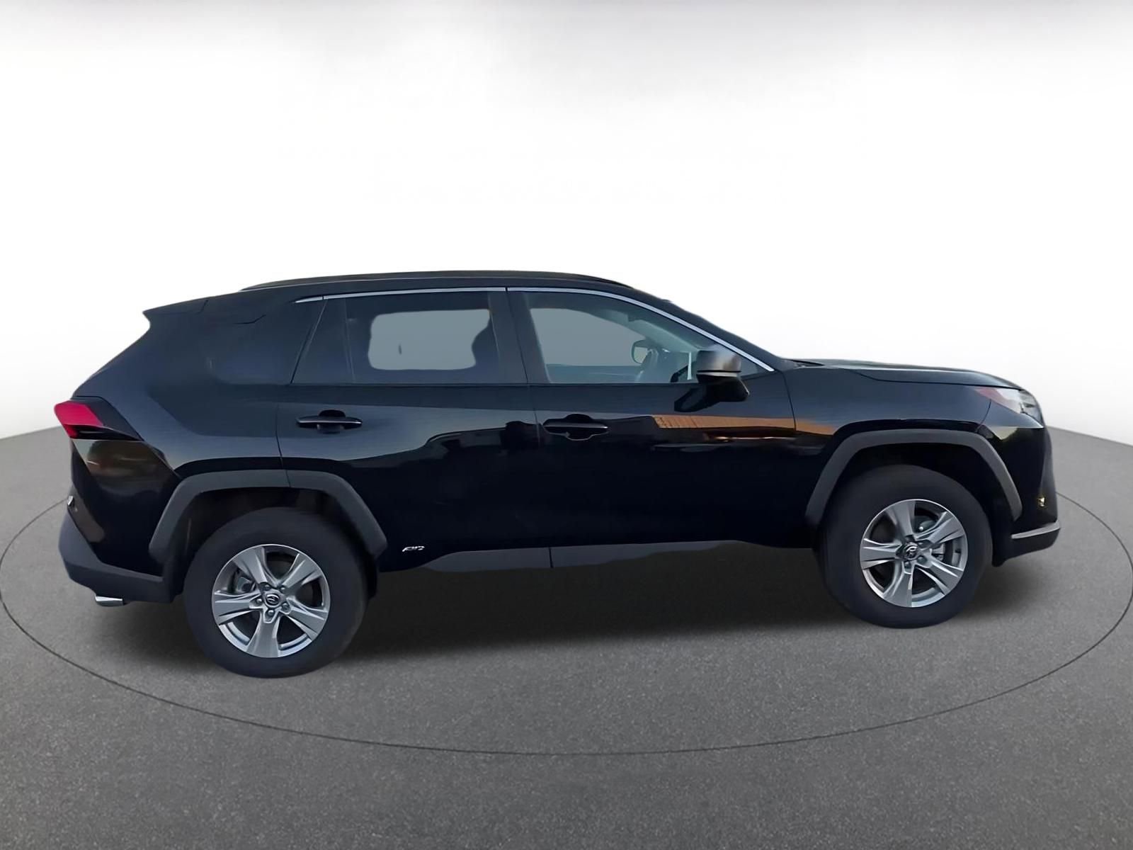 Thumbnail: 2025 Toyota RAV4 - 16