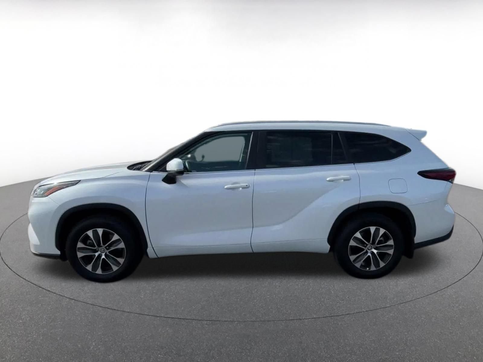 Thumbnail: 2026 Toyota Highlander - 8