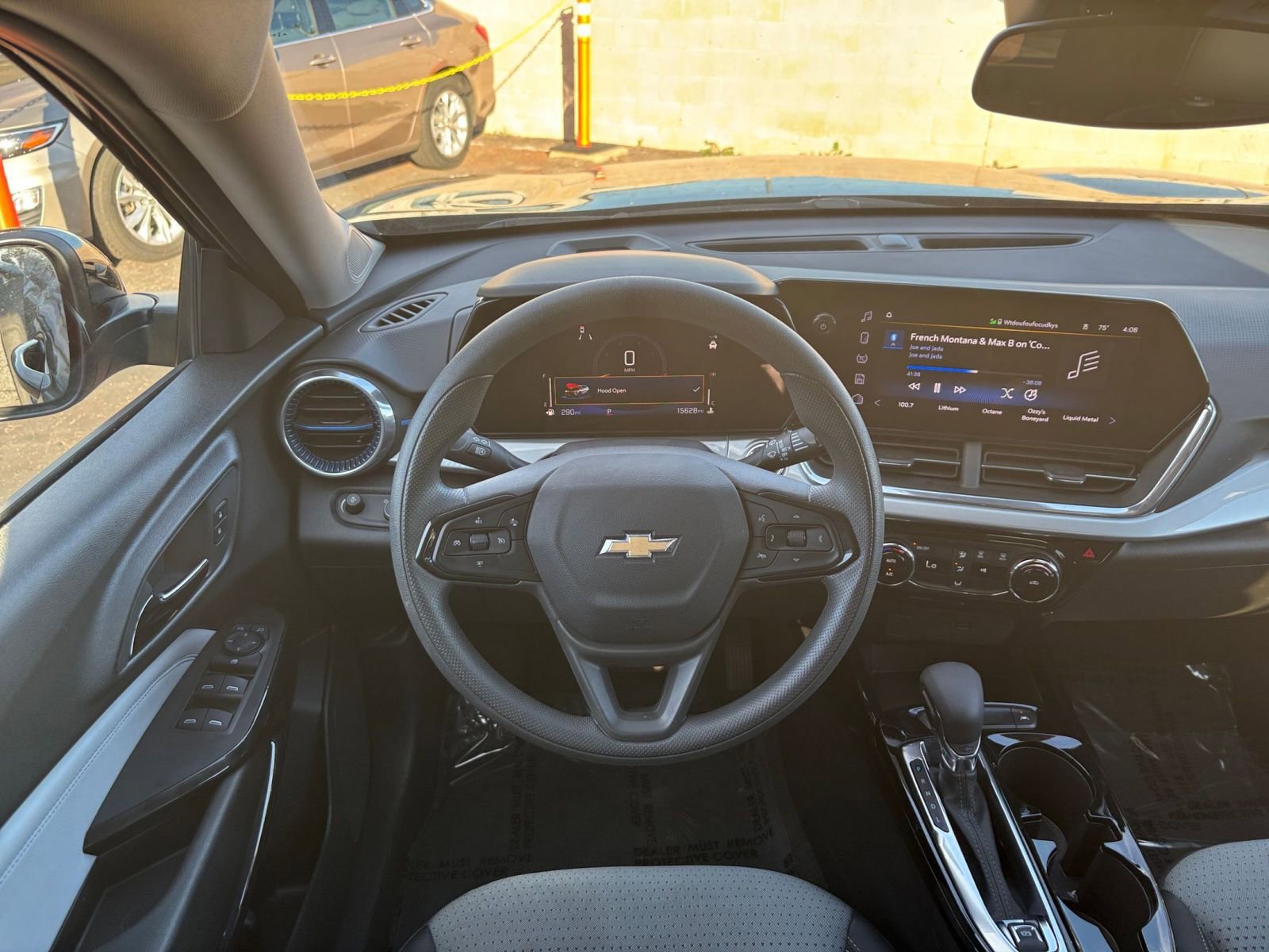 Thumbnail: 2025 Chevrolet Trax - 32