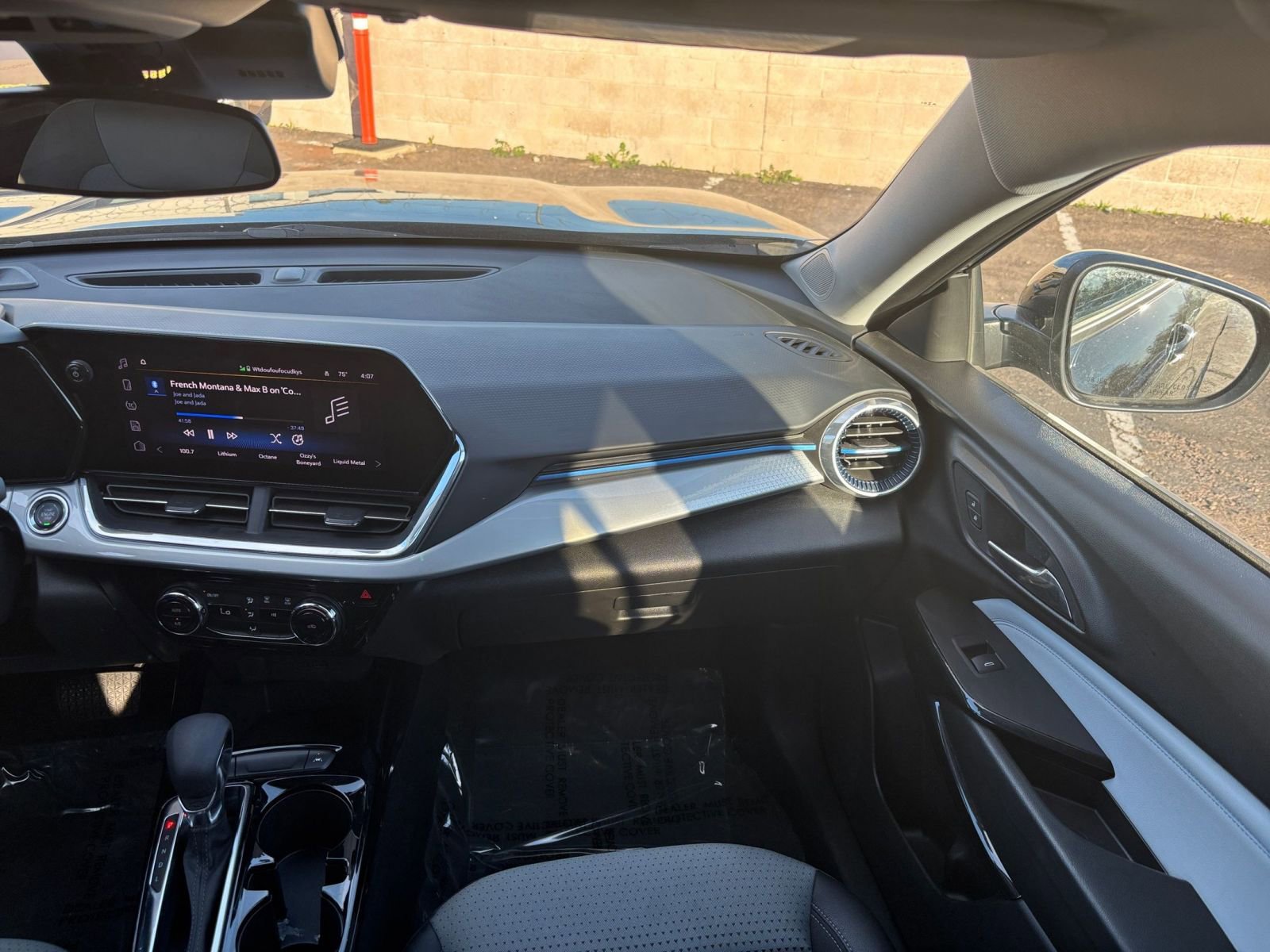 Thumbnail: 2025 Chevrolet Trax - 33