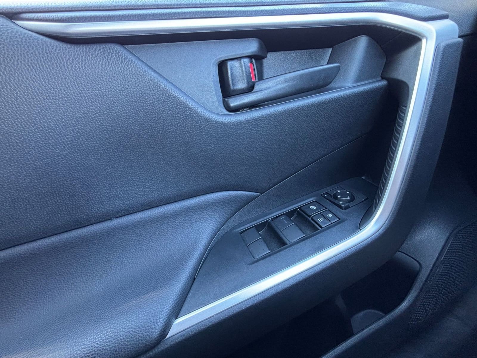 Thumbnail: 2025 Toyota RAV4 - 20