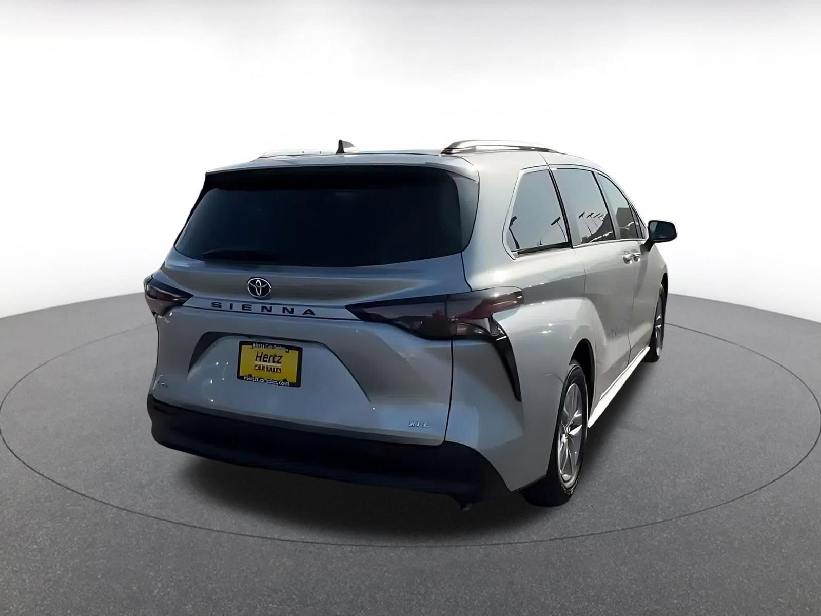Thumbnail: 2025 Toyota Sienna - 13