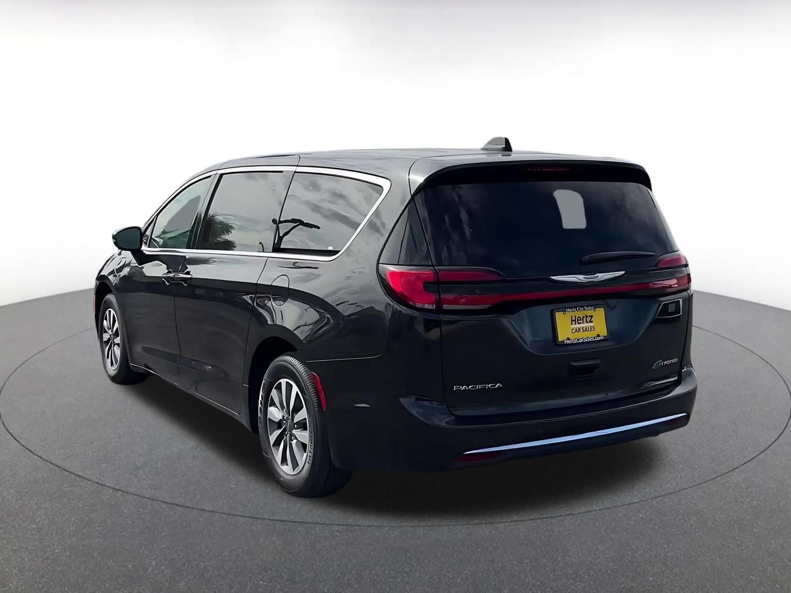 Thumbnail: 2023 Chrysler Pacifica - 10
