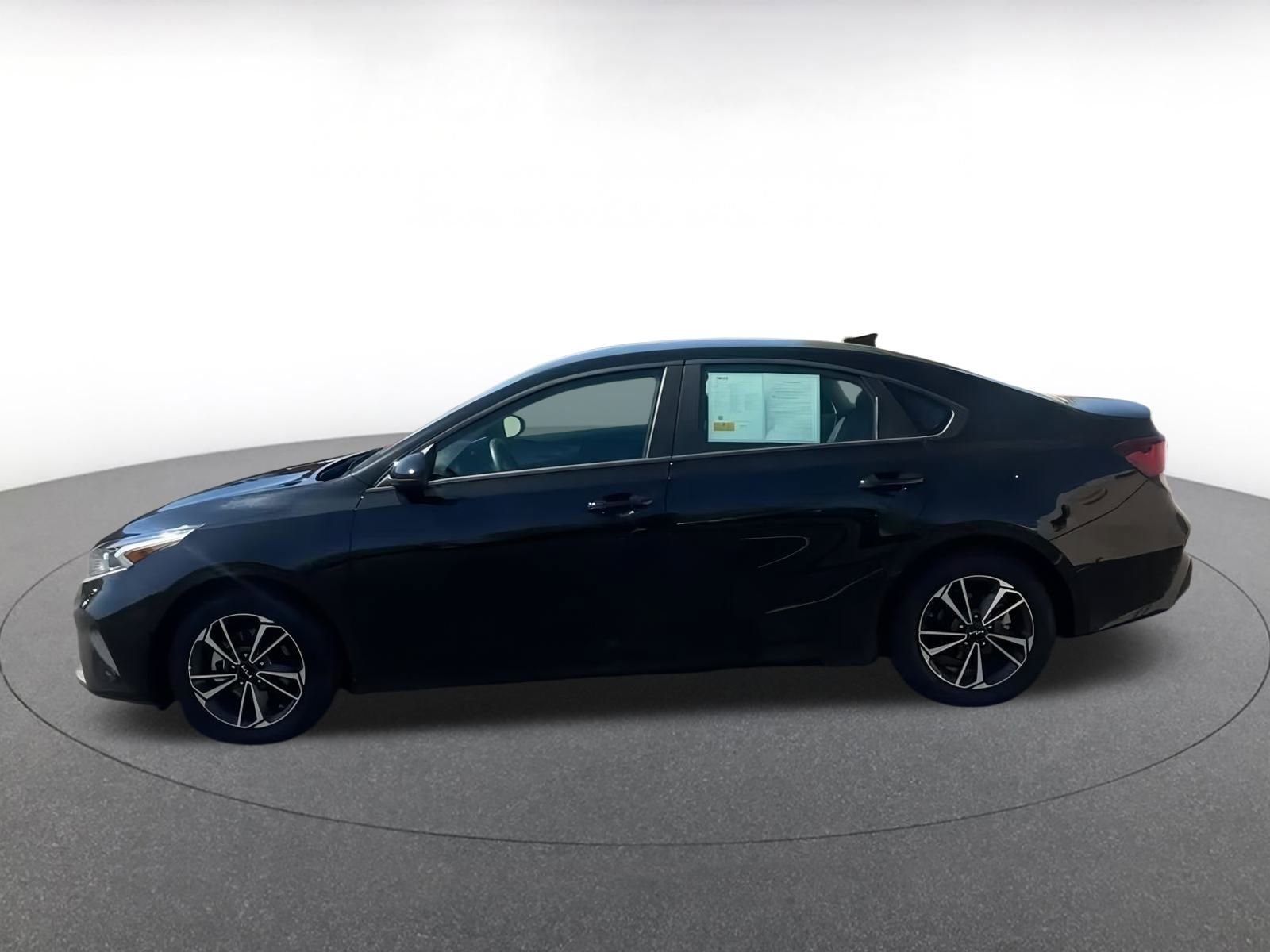 Thumbnail: 2024 Kia Forte - 9