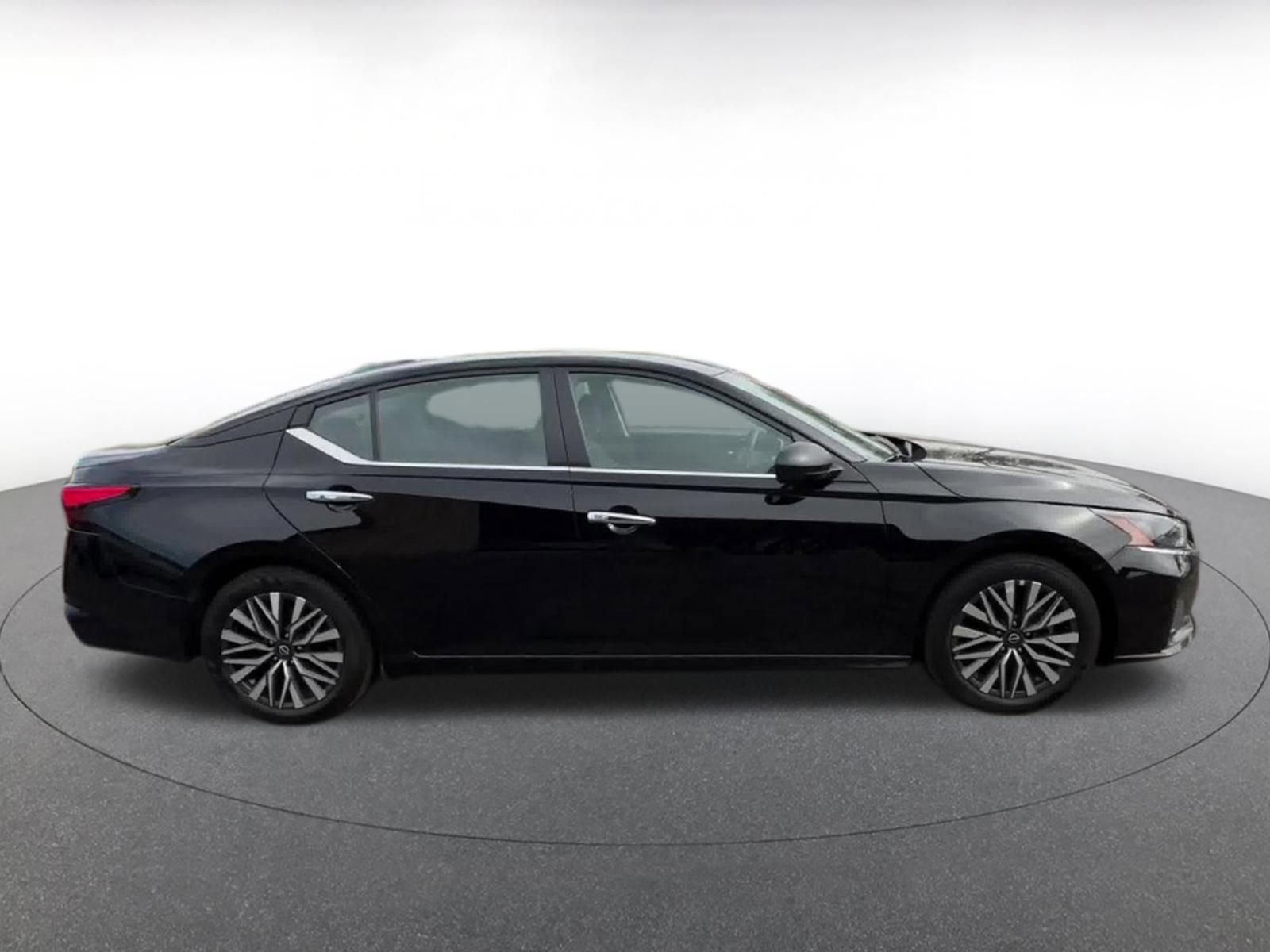 Thumbnail: 2025 Nissan Altima - 16