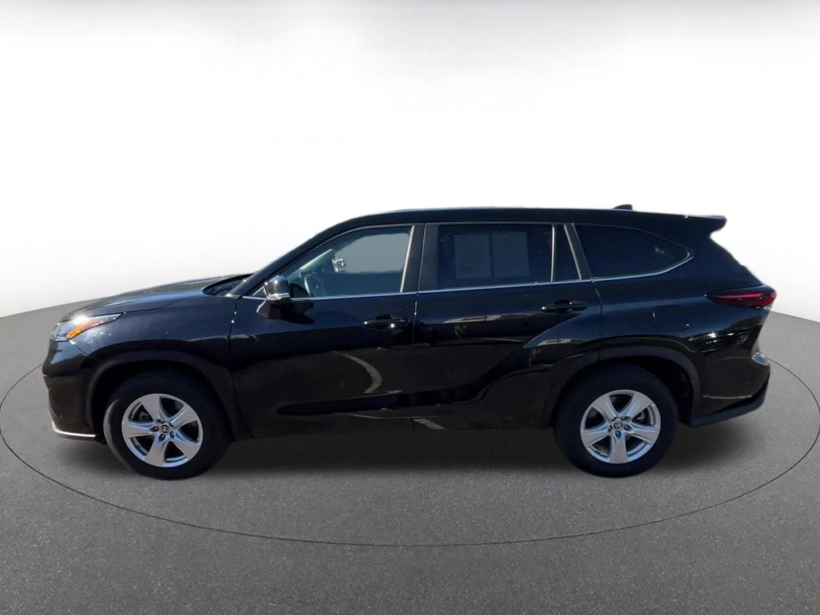 Thumbnail: 2025 Toyota Highlander - 9
