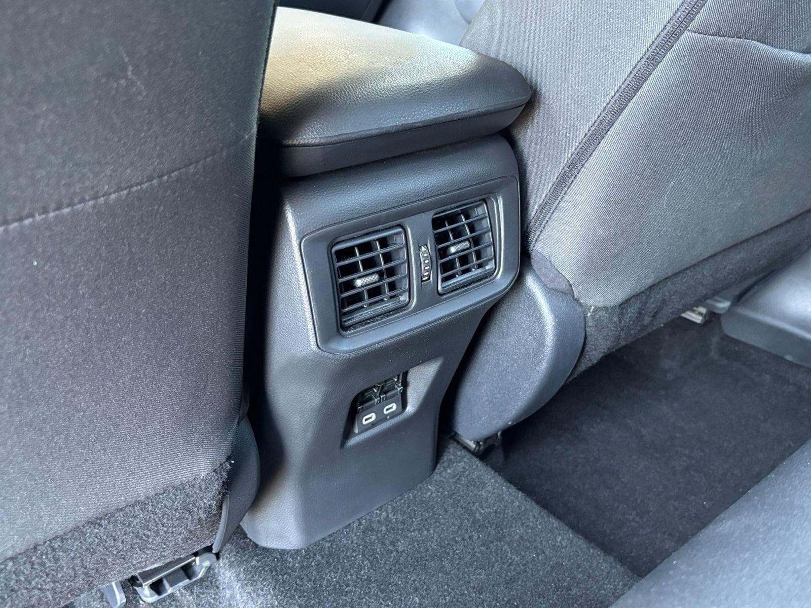 Thumbnail: 2025 Toyota RAV4 - 27